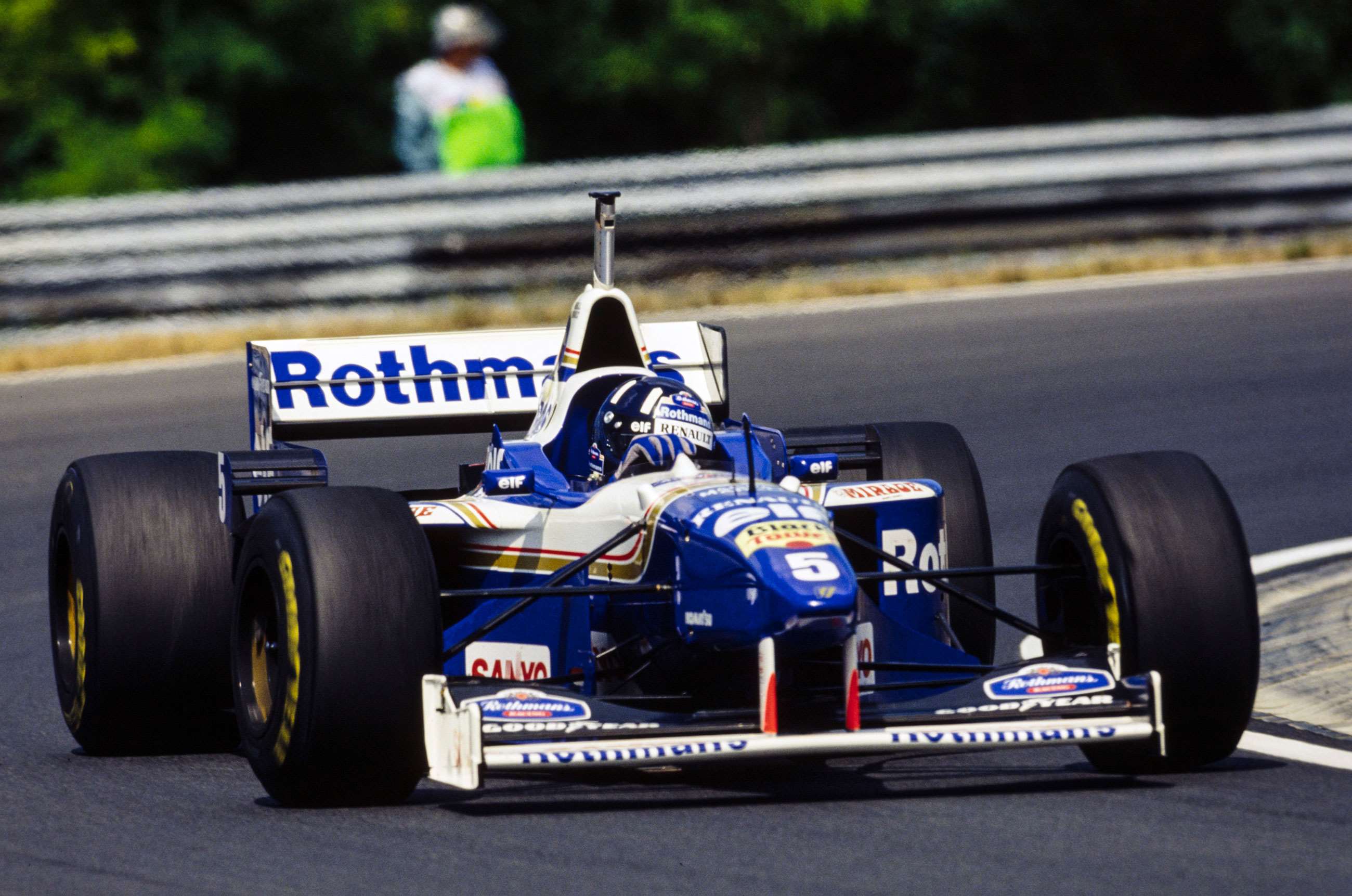 best-1990s-f1-cars-5-williams-fw18-damon-hill-f1-1996-hungary-ercole-colombo-mi-goodwood-16032021.jpg