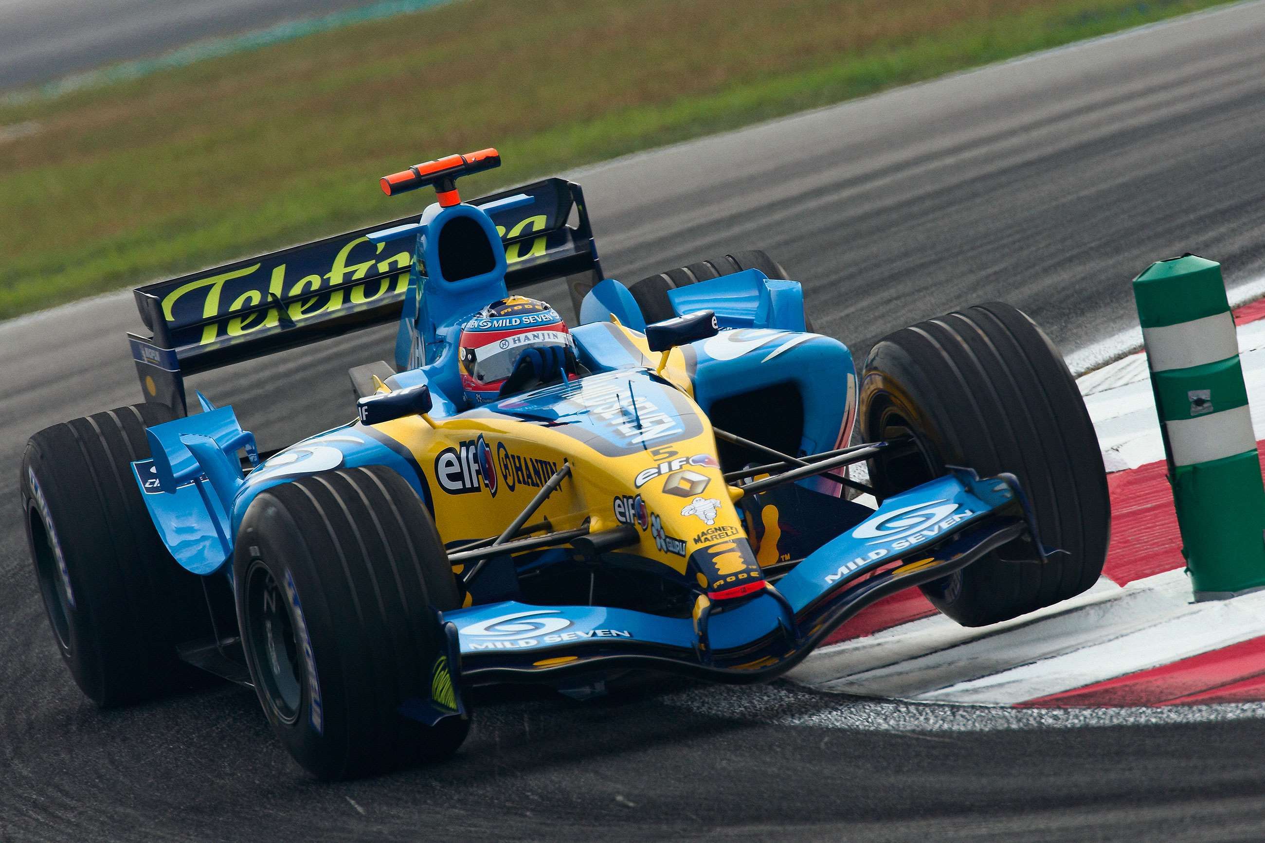 best-f1-cars-of-the-2000s-2-renault-r25-f1-2005-malaysia-fernando-alonso-rainer-schlegelmilch-mi-goodwood-10032021.jpg