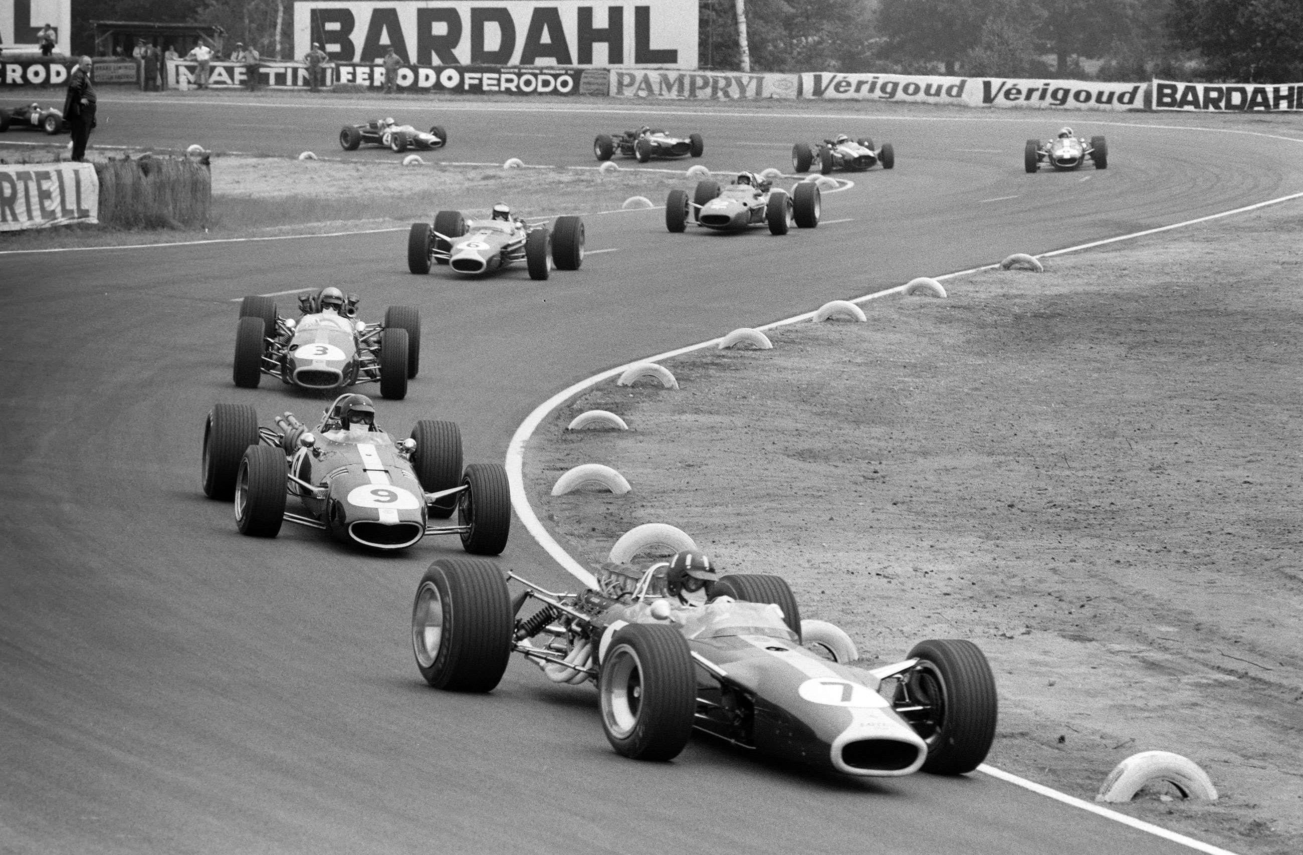 f1-1967-le-mans-hill-lotus-49-gurney-t1g-weslake-brabham-bt24-clark-lotus-49-amon-ferrari-312-rainer-schlegelmilch-mi-goodwood-01072021.jpg