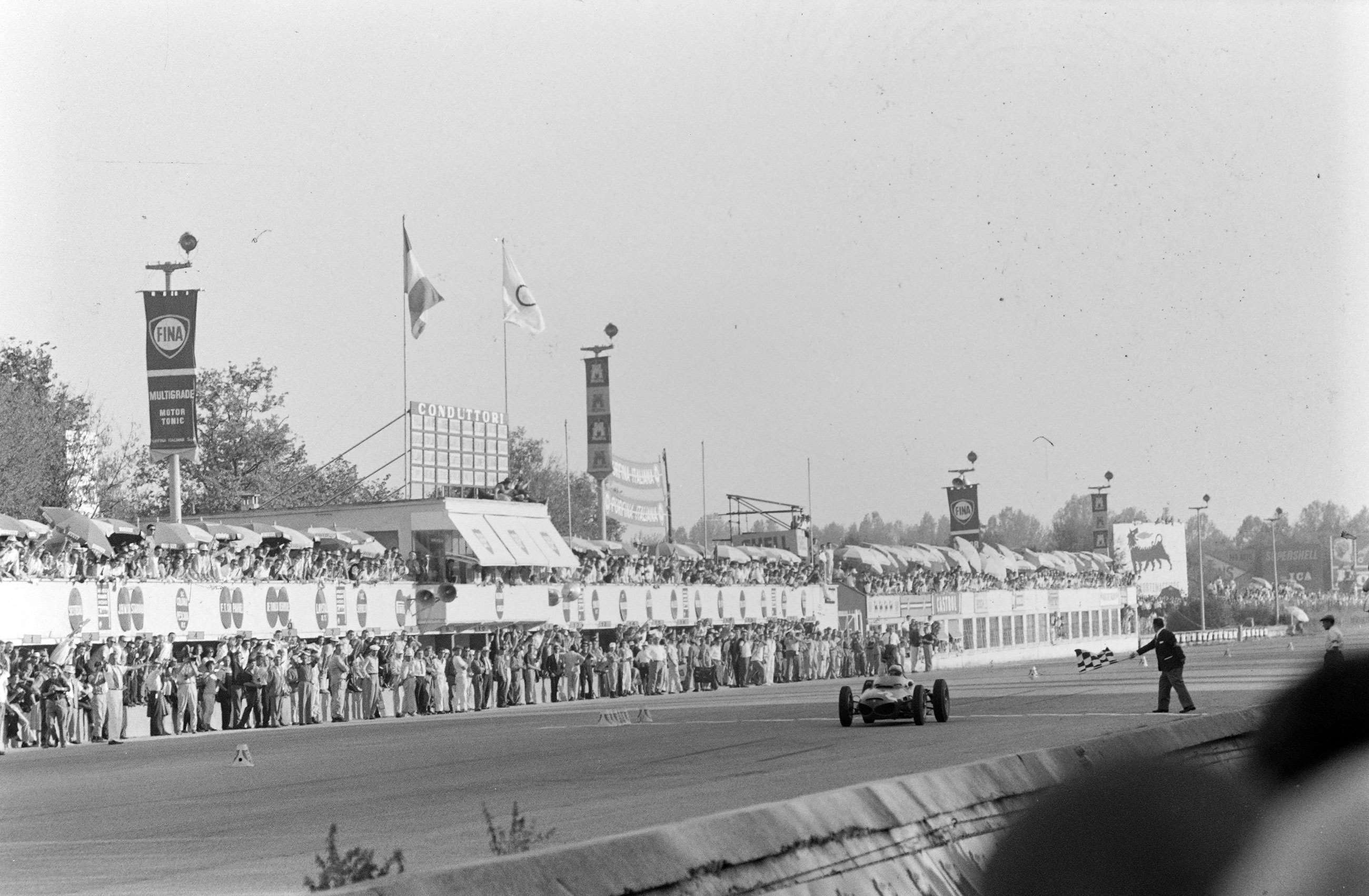 f1-1961-monza-phil-hill-ferrari-156-david-phipps-mi-goodwood-10092021.jpg