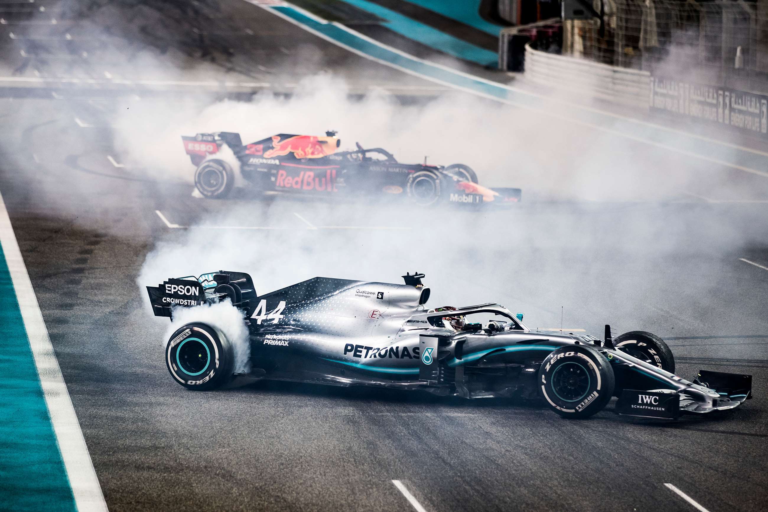 f1-2019-abu-dhabi-lewis-hamilton-mercedes-amg-f1-w10-max-verstappen-red-bull-rb15-doughnuts-motorsport-images-goodwood-02122019.jpg