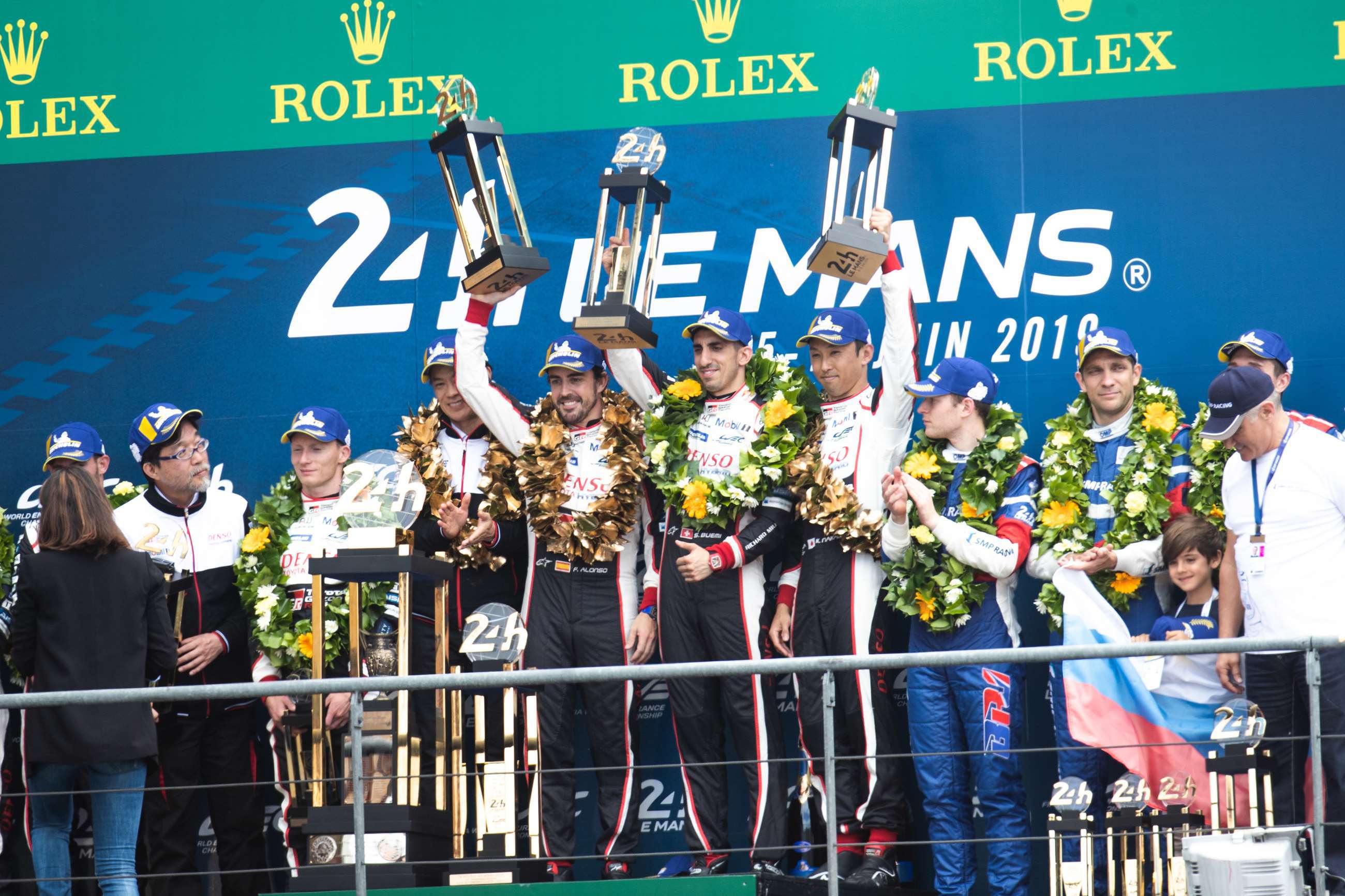 le-mans-24-2019-8-toyota-gazoo-racing-ts050-hybrid-sebastien-buemi-kazuki-nakajima-fernando-alonso-podium-joe-portlock-motorsport-images-goodwood-17062019.jpg