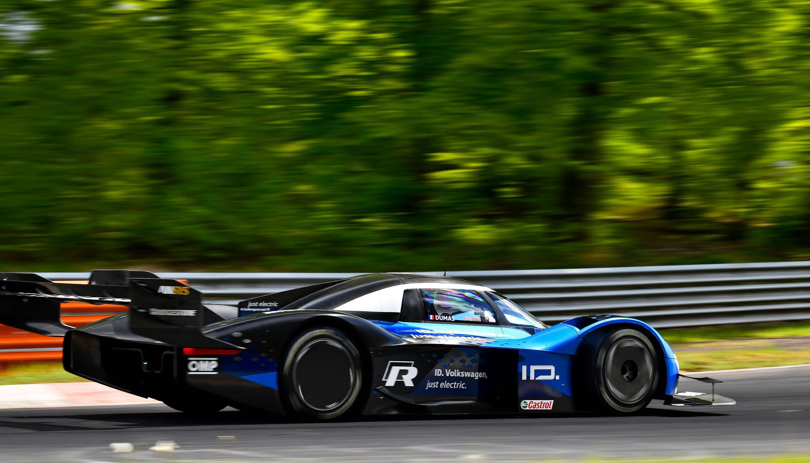 volkswagen-id-r-nurburgring-record-attempt-romain-dumas-frozenspeed-goodwood-03062019.jpg