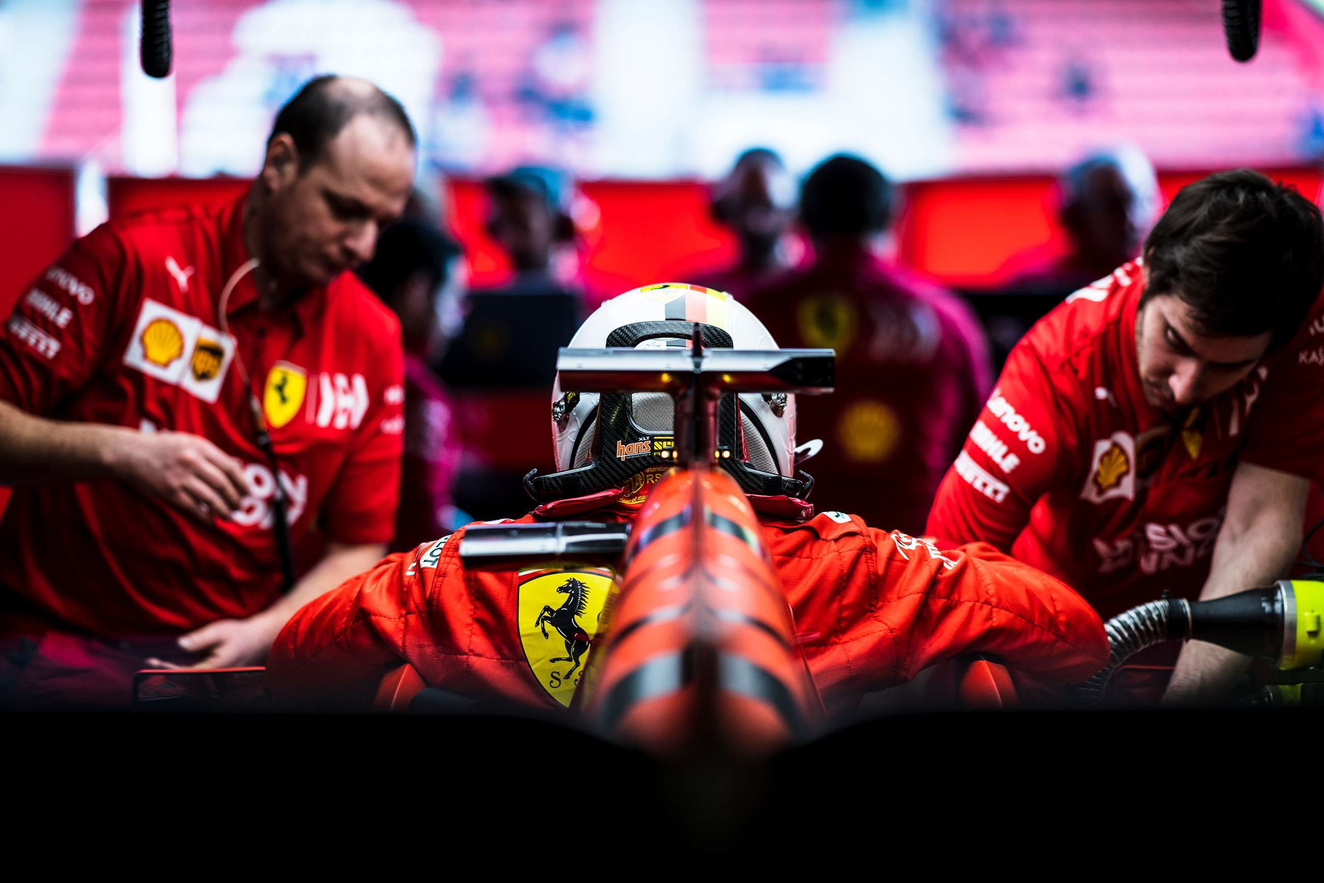 f1-2019-ferrari-sebastian-vettel-helmet-barcelona-test-2-goodwood-04032019.jpg