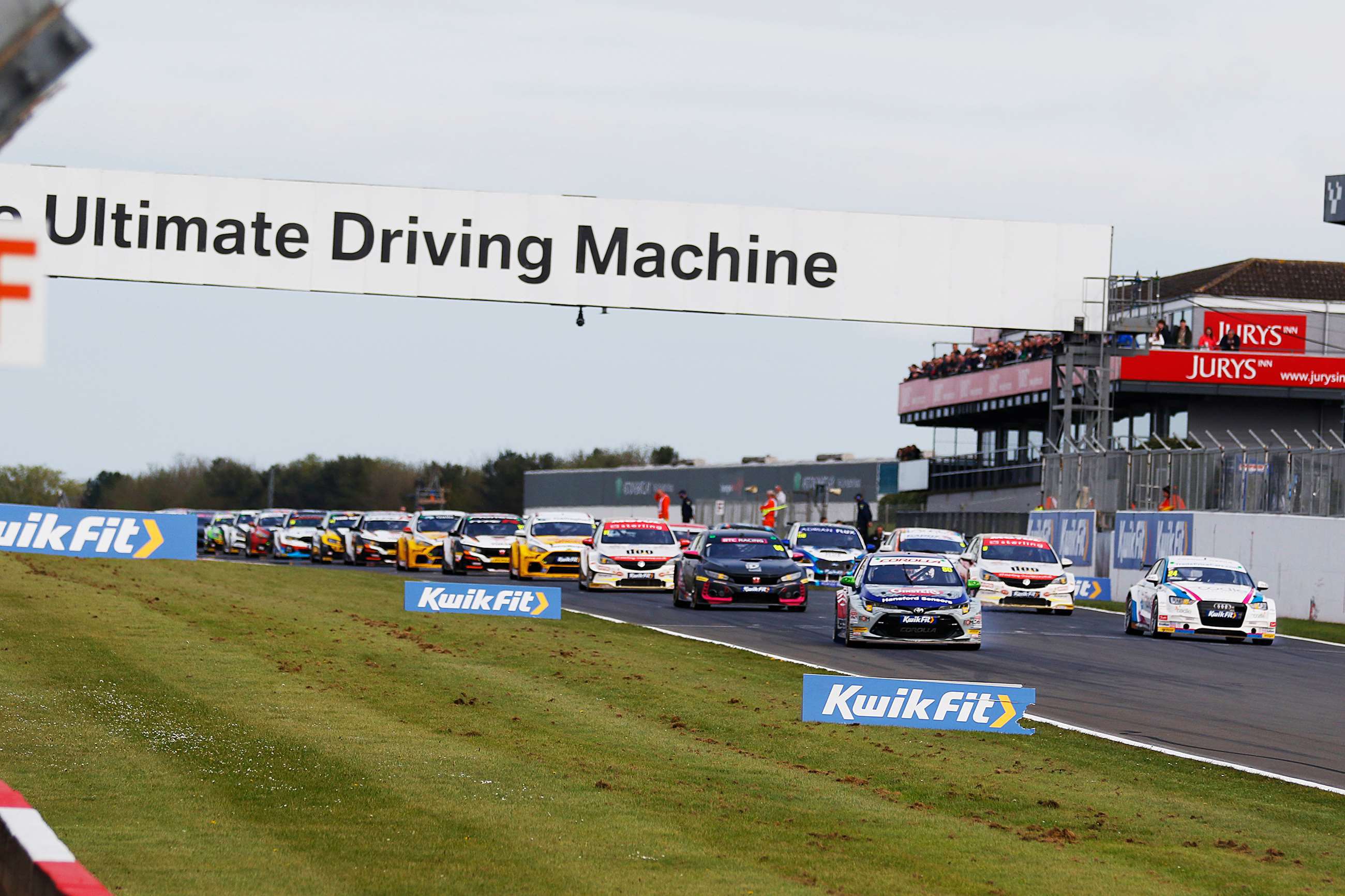 btcc-2019-donington-park-race-start-motorsport-images-goodwood-01052019.jpg