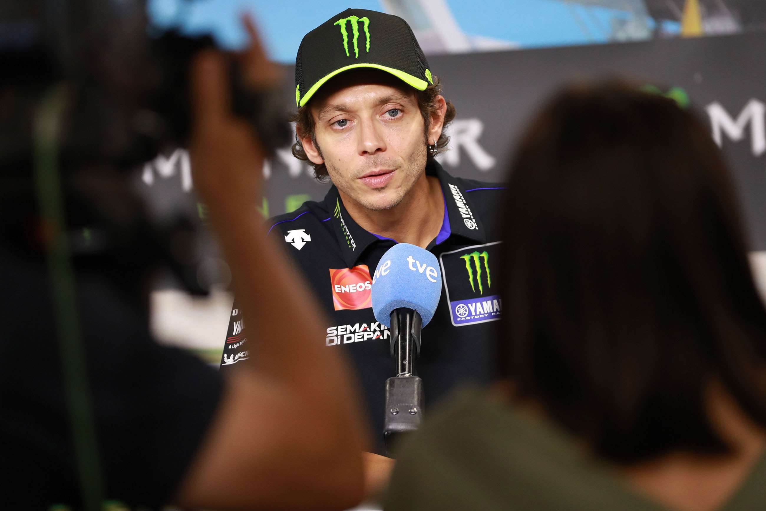 valentino-rossi-motogp-2020-barcelona-gold-and-goose-mi-goodwood-07102020.jpg