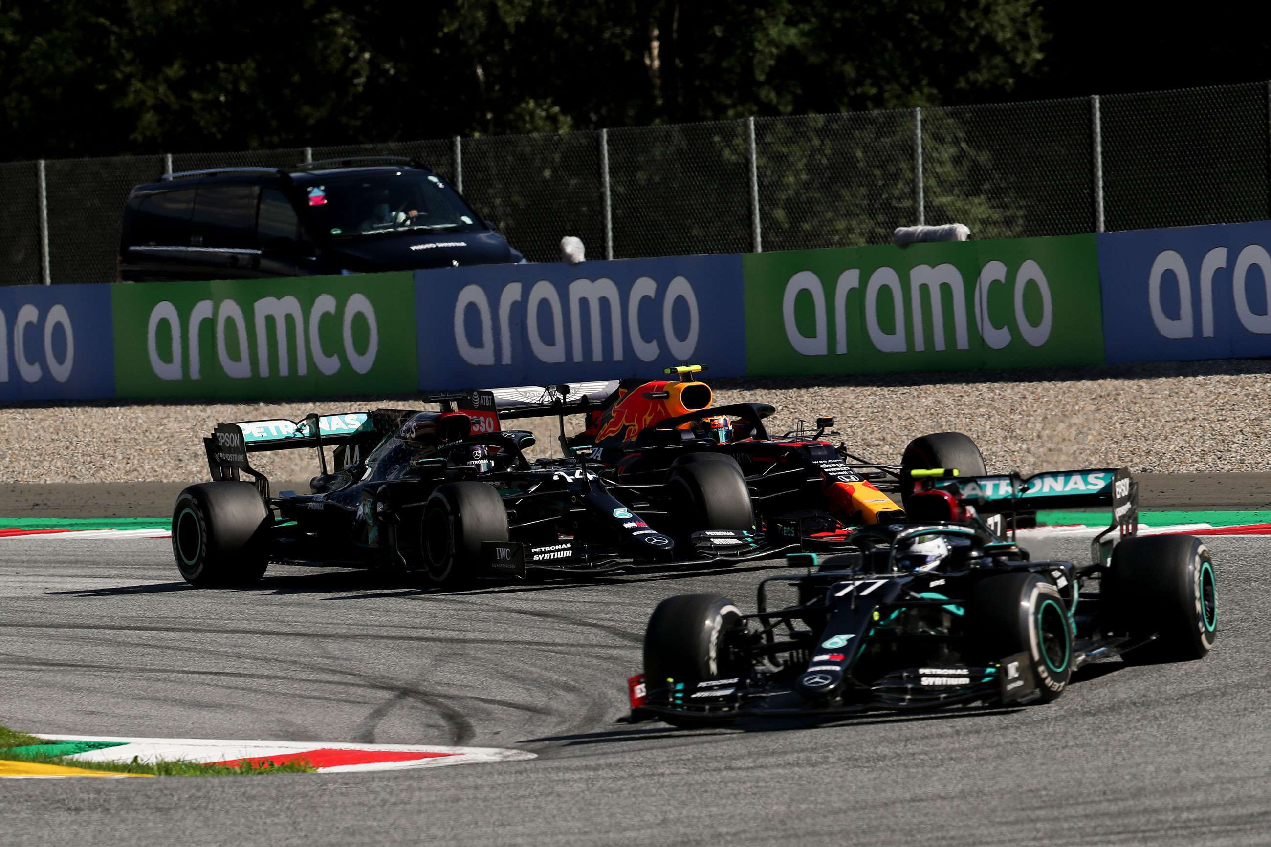 f1-2020-austria-lewis-hamilton-alex-albon-mercedes-f1-w11-red-bull-rb16-charles-coates-mi-goodwood-06072020.jpg