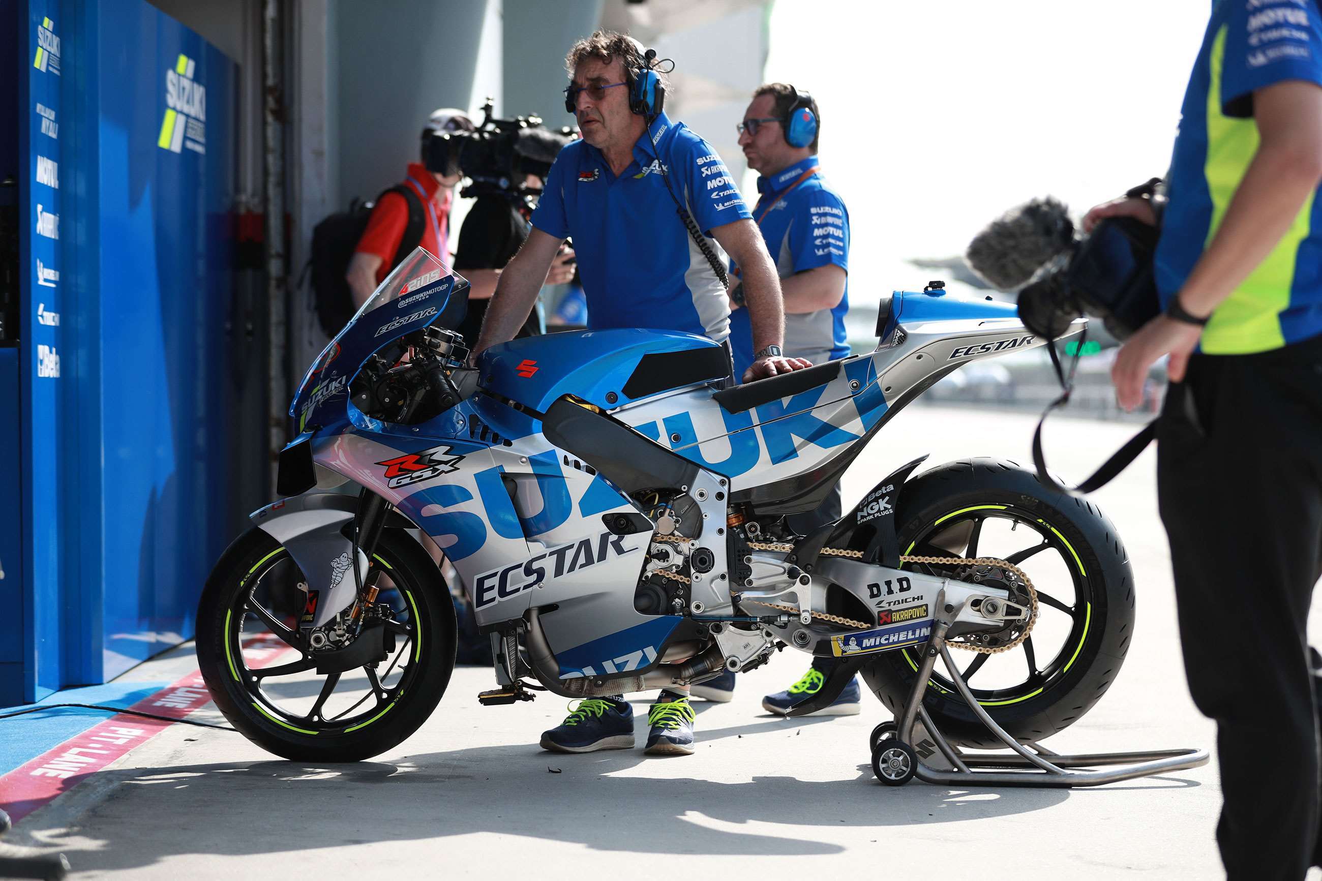 motogp-2020-sepang-test-suzuki-gold-and-goose-mi-goodwood-02072020.jpg