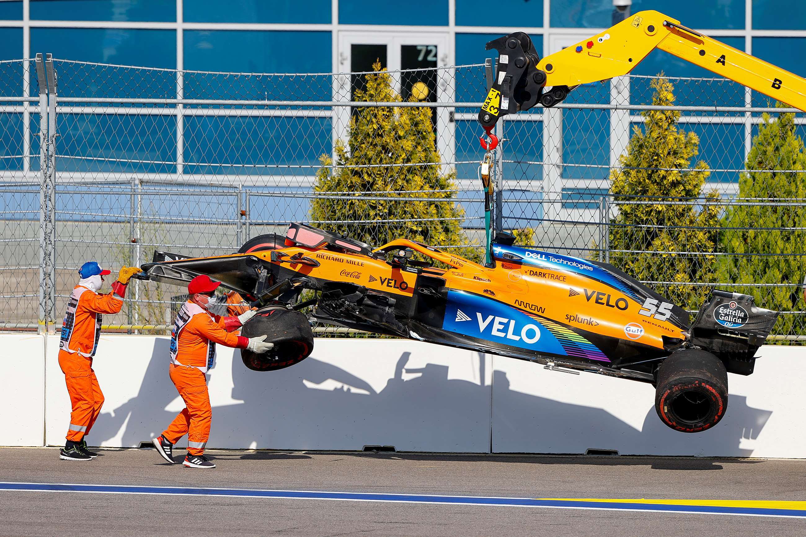 2020-russian-f1-grand-prix-sochi-sainz-crash-mclaren.jpg