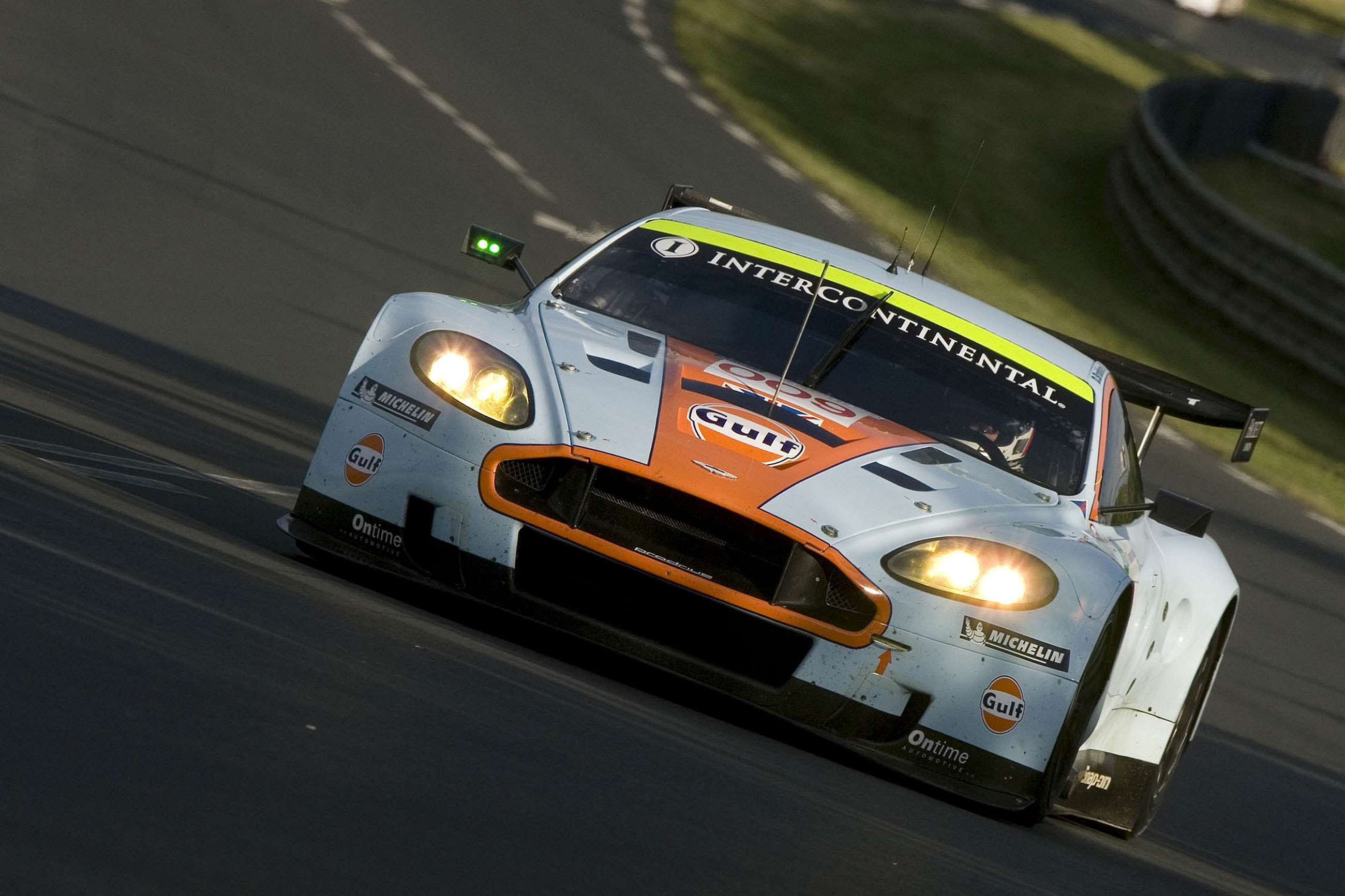 aston-martin-dbr9-le-mans-2008-brabham-garcia-turner-andrew-hall-mi-goodwood-06012021.jpg