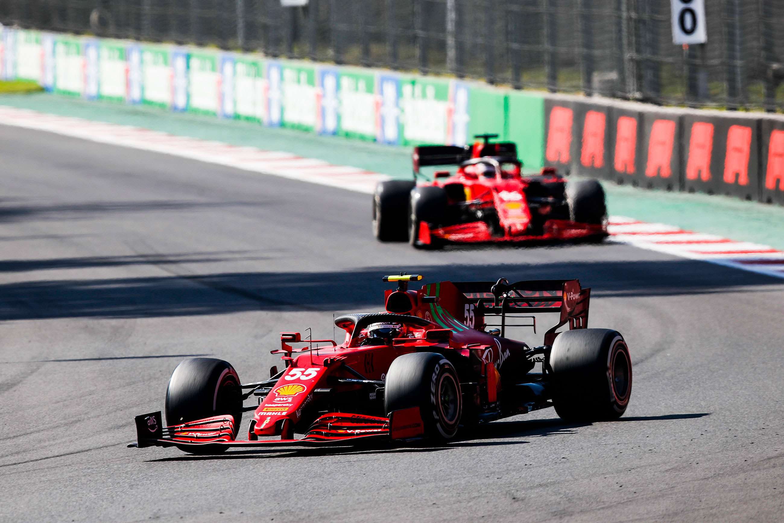 f1-2021-mexico-carlos-sainz-charles-leclerc-charles-coates-mi-goodwood-08112021.jpg