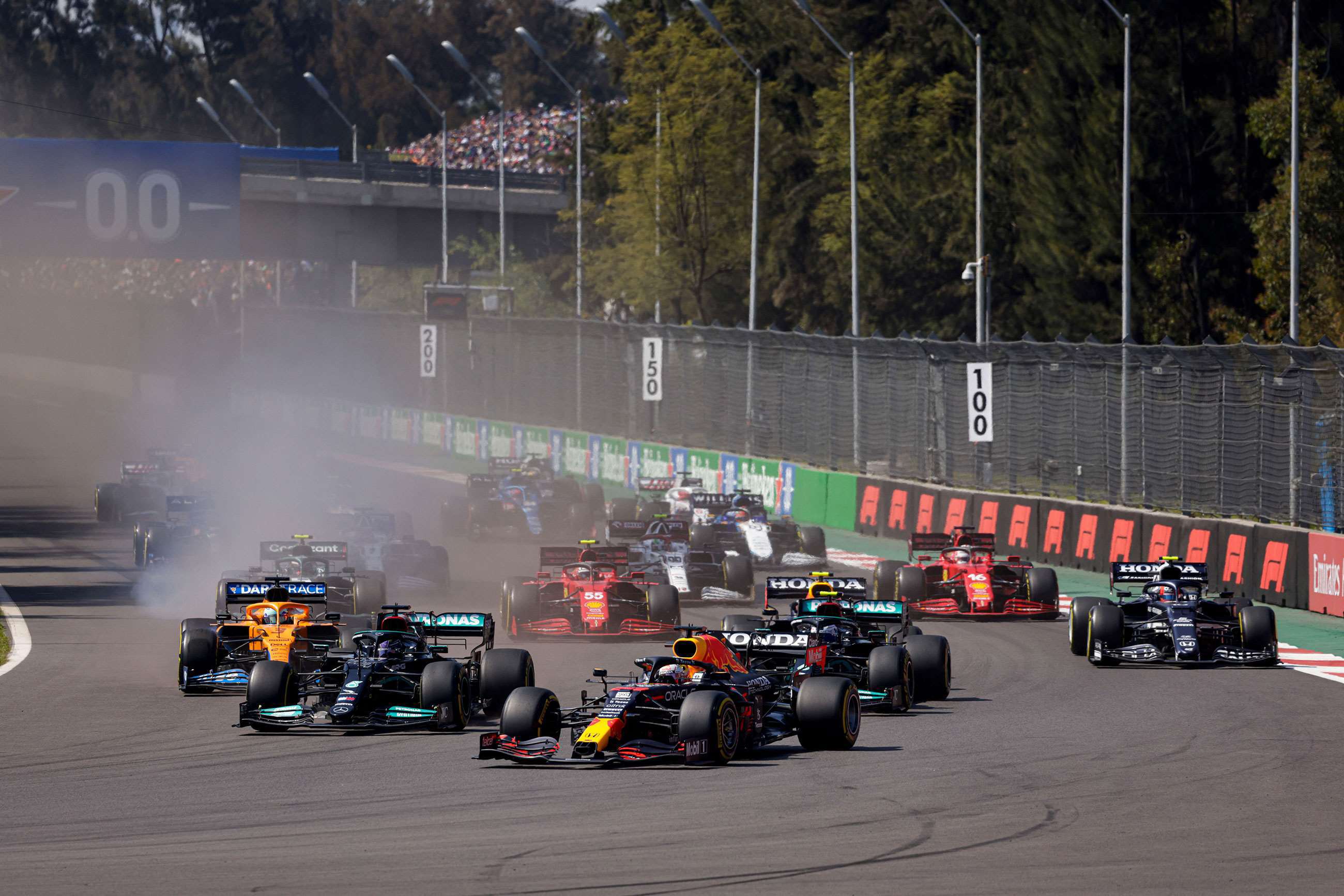 f1-2021-mexico-start-verstappen-bottas-hamilton-glenn-dunbar-mi-goodwood-08112021.jpg