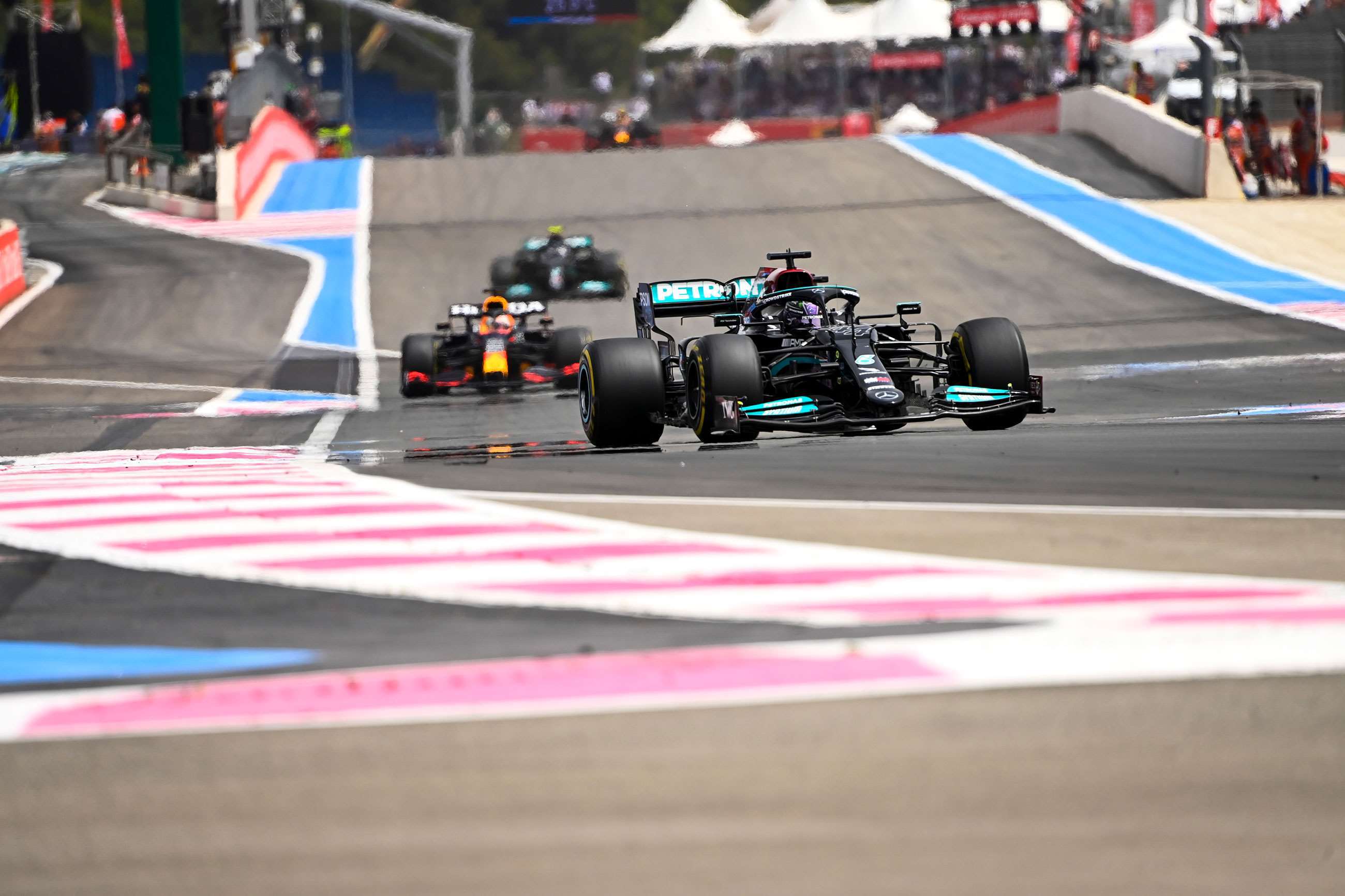 f1-2021-paul-ricard-lewis-hamilton-mercedes-w12-max-verstappen-red-bull-rb16b-mark-sutton-mi-goodwood-29112021.jpg