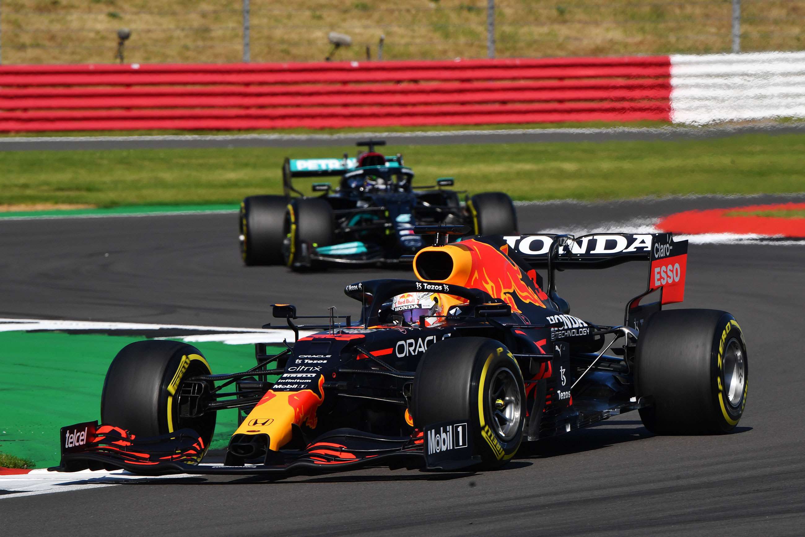 f1-2021-silverstone-max-verstappen-red-bull-rb16b-lewis-hamilton-mercedes-w12-mark-sutton-mi-goodwood-29112021.jpg