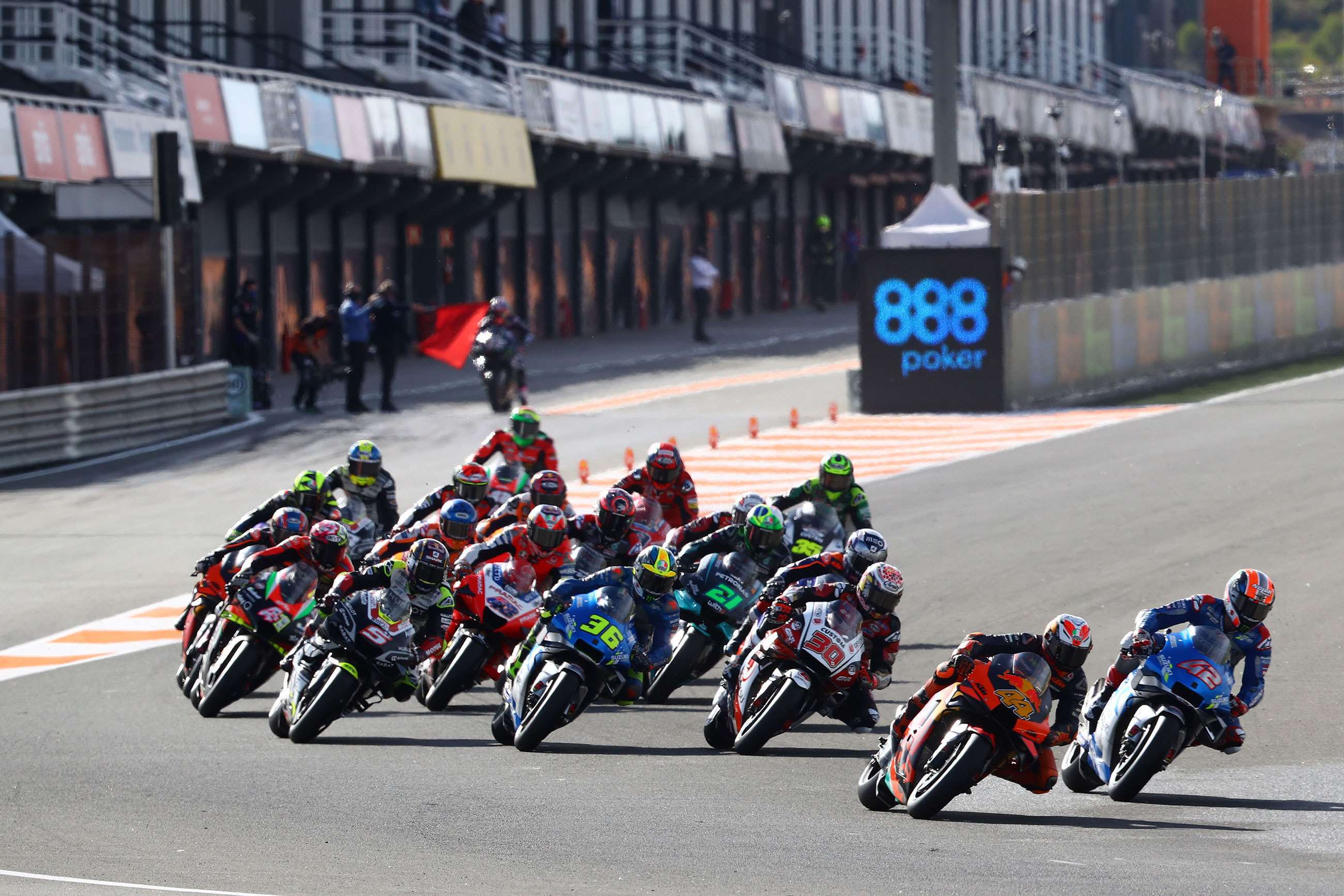 motogp-2020-european-gp-start-gold-and-goose-mi-goodwood-04022021.jpg