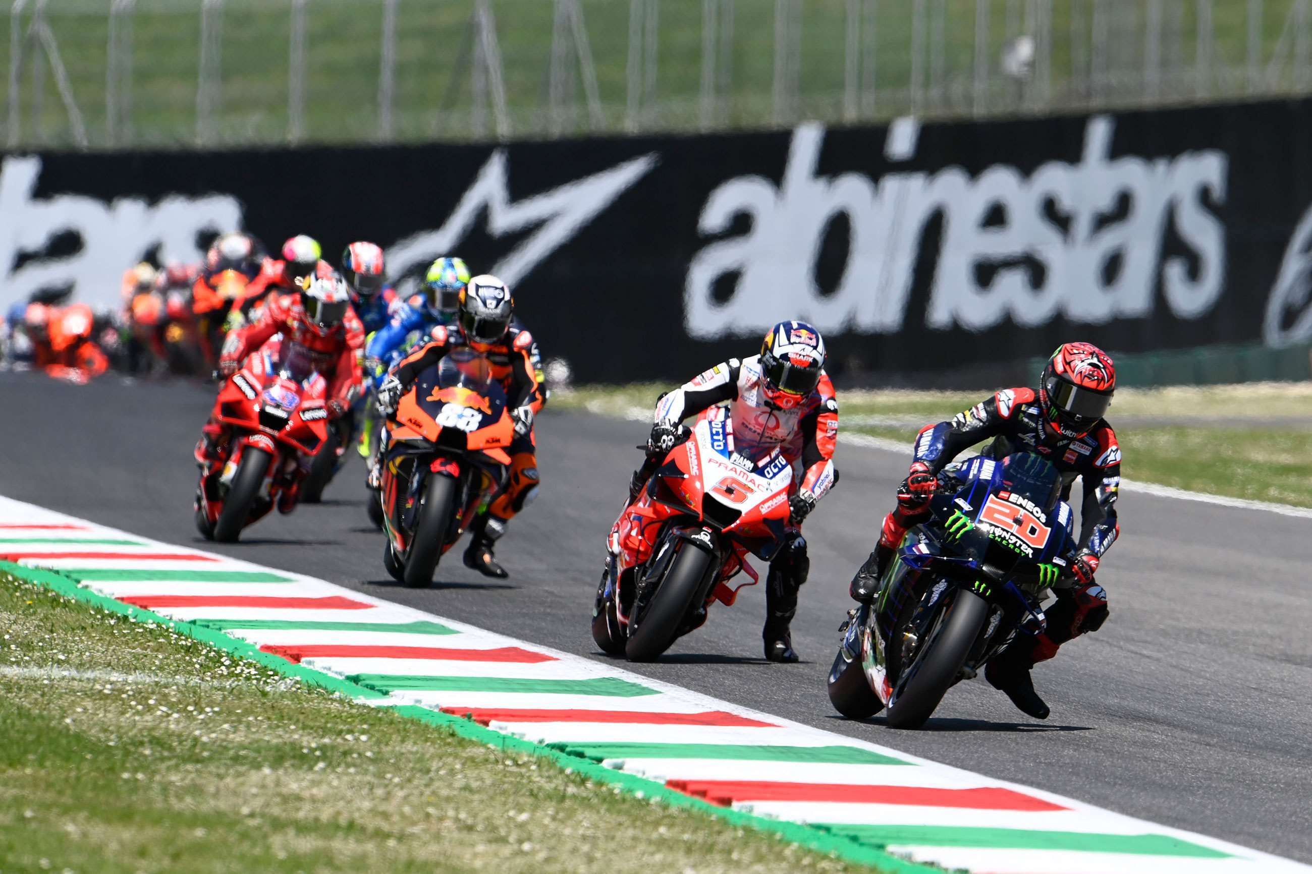 motogp-2021-mugello-quartararo-yamaha-gold-and-goose-mi-goodwood-02062021.jpg