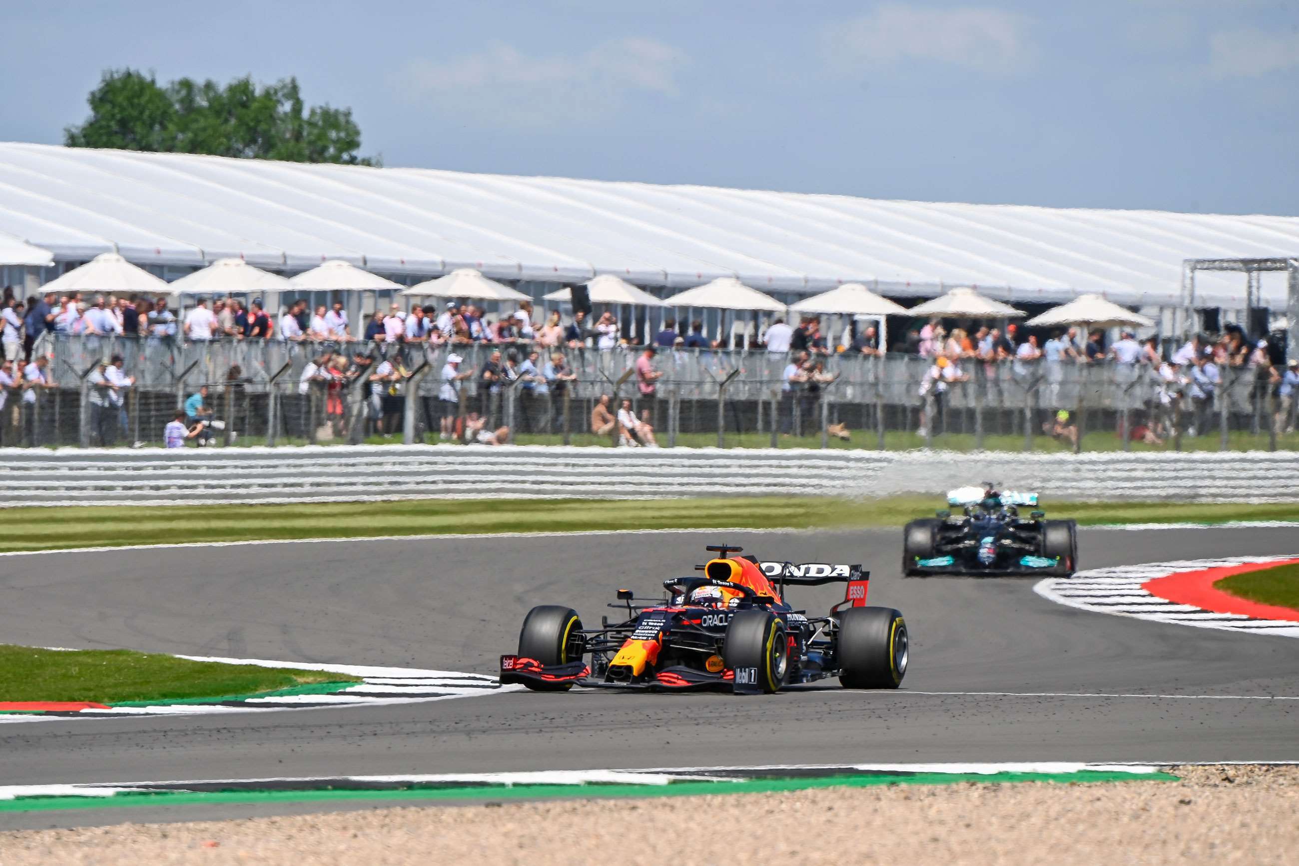 max-verstappen-red-bull-rb16b-lewis-hamilton-mercedes-w12-f1-2021-silverstone-mark-sutton-mi-goodwood-19072021.jpg