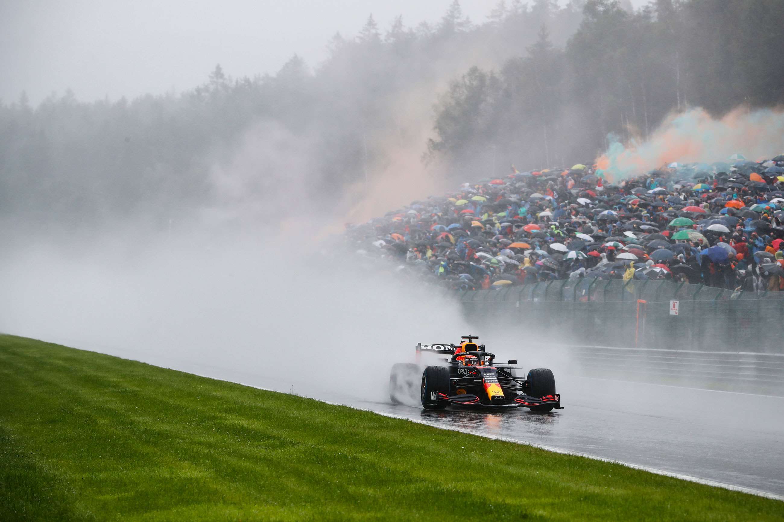 f1-2021-belgium-max-verstappen-red-bull-rb16b-steven-tee-mi-goodwood-31082021.jpg