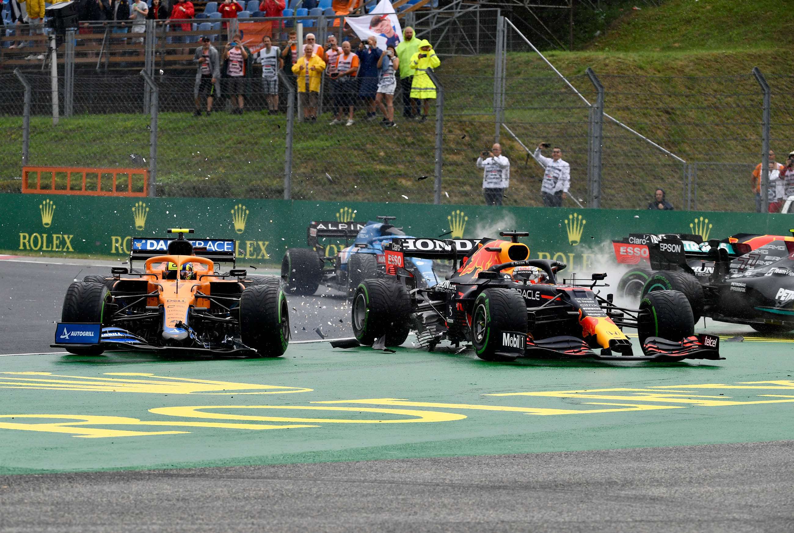 f1-2021-hungary-lando-norris-mclaren-mcl35m-max-verstappen-red-bull-rb16b-crash-mi-goodwood-02082021.jpg