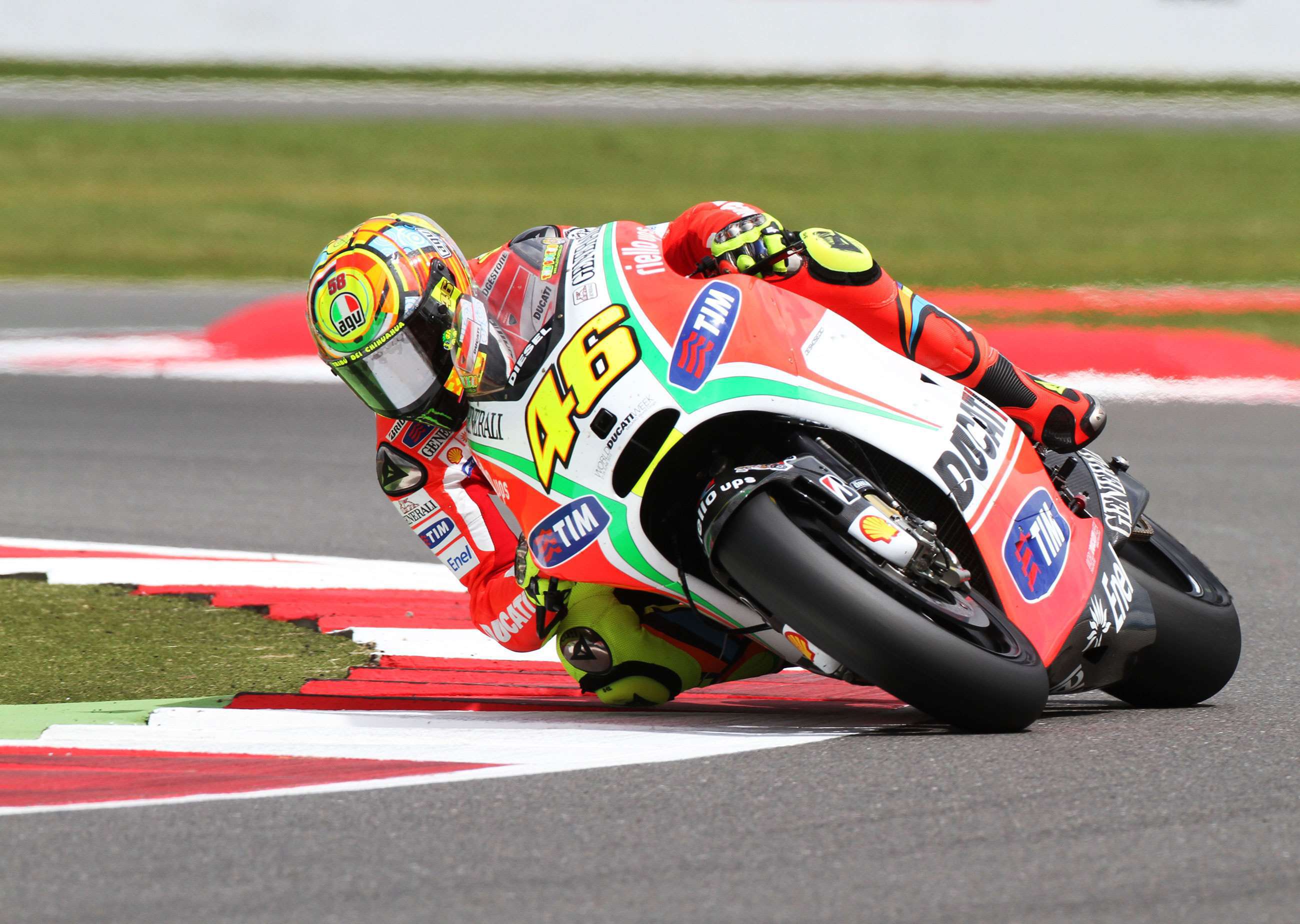 valentino-rossi-motogp-2012-silverstone-ducati-kevin-wood-lat-mi-goodwood-01092021.jpg