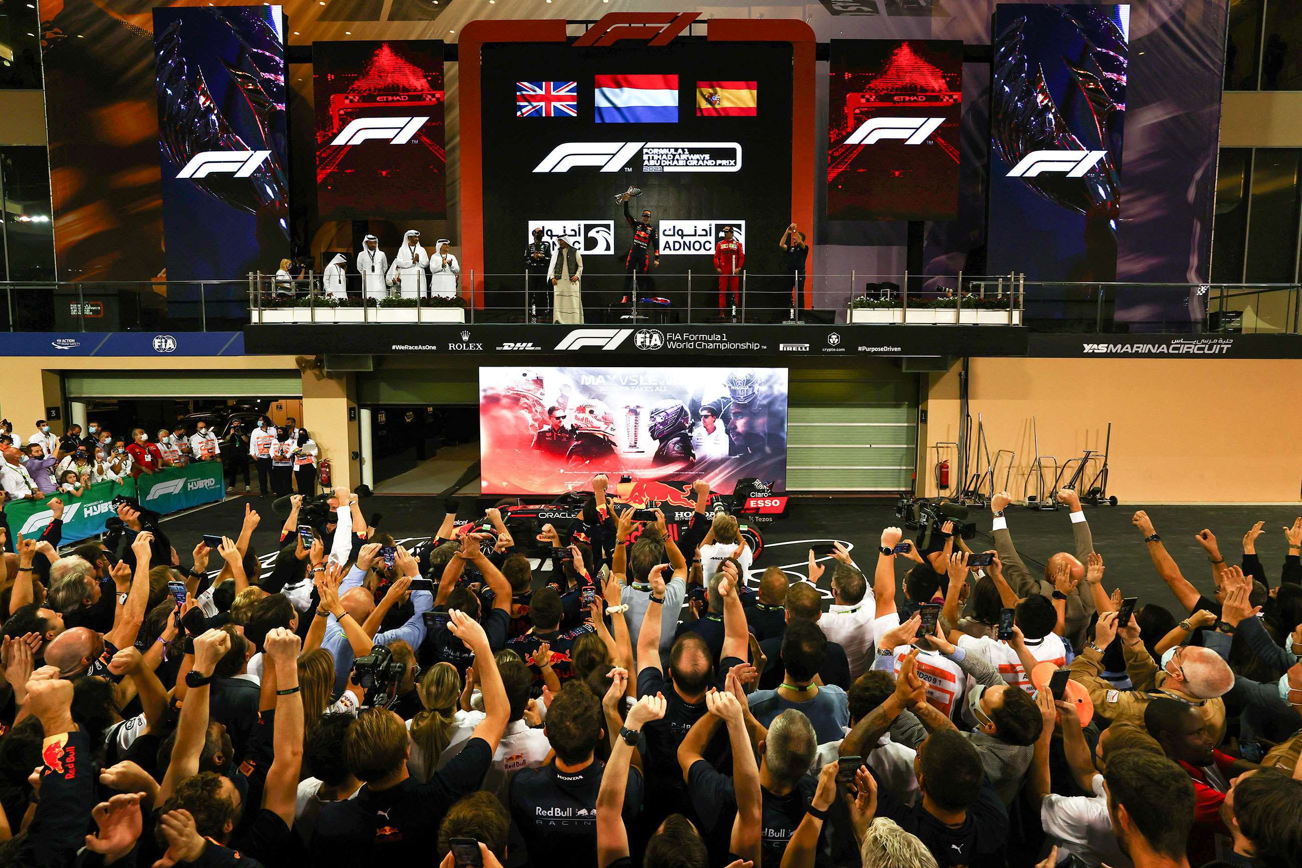 max-verstappen-podium-abu-dhabi-2021-f1-09032022.jpg