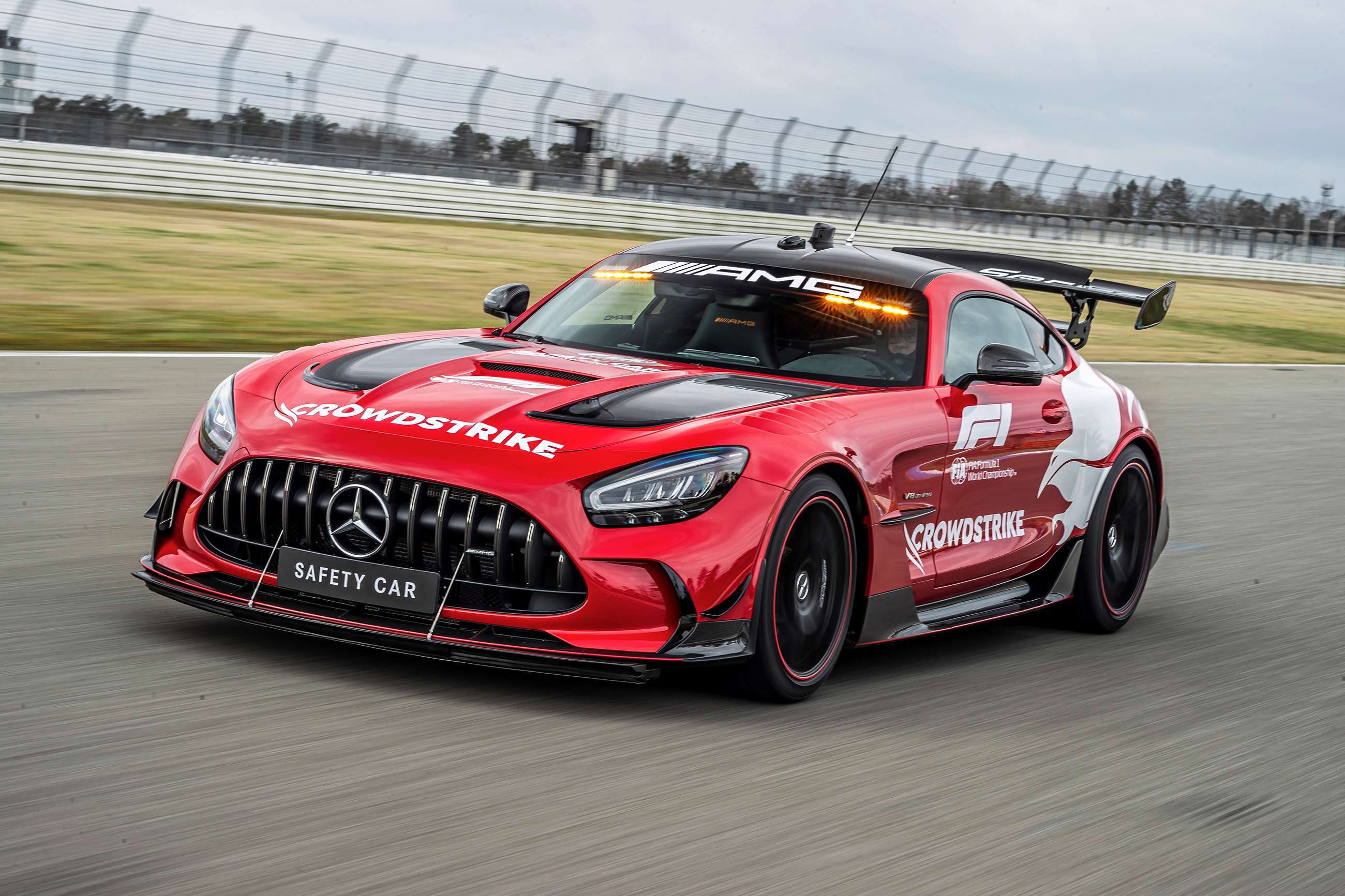 mercedes-amg-gt-black-series-f1-2022-safety-car-09032211.jpg