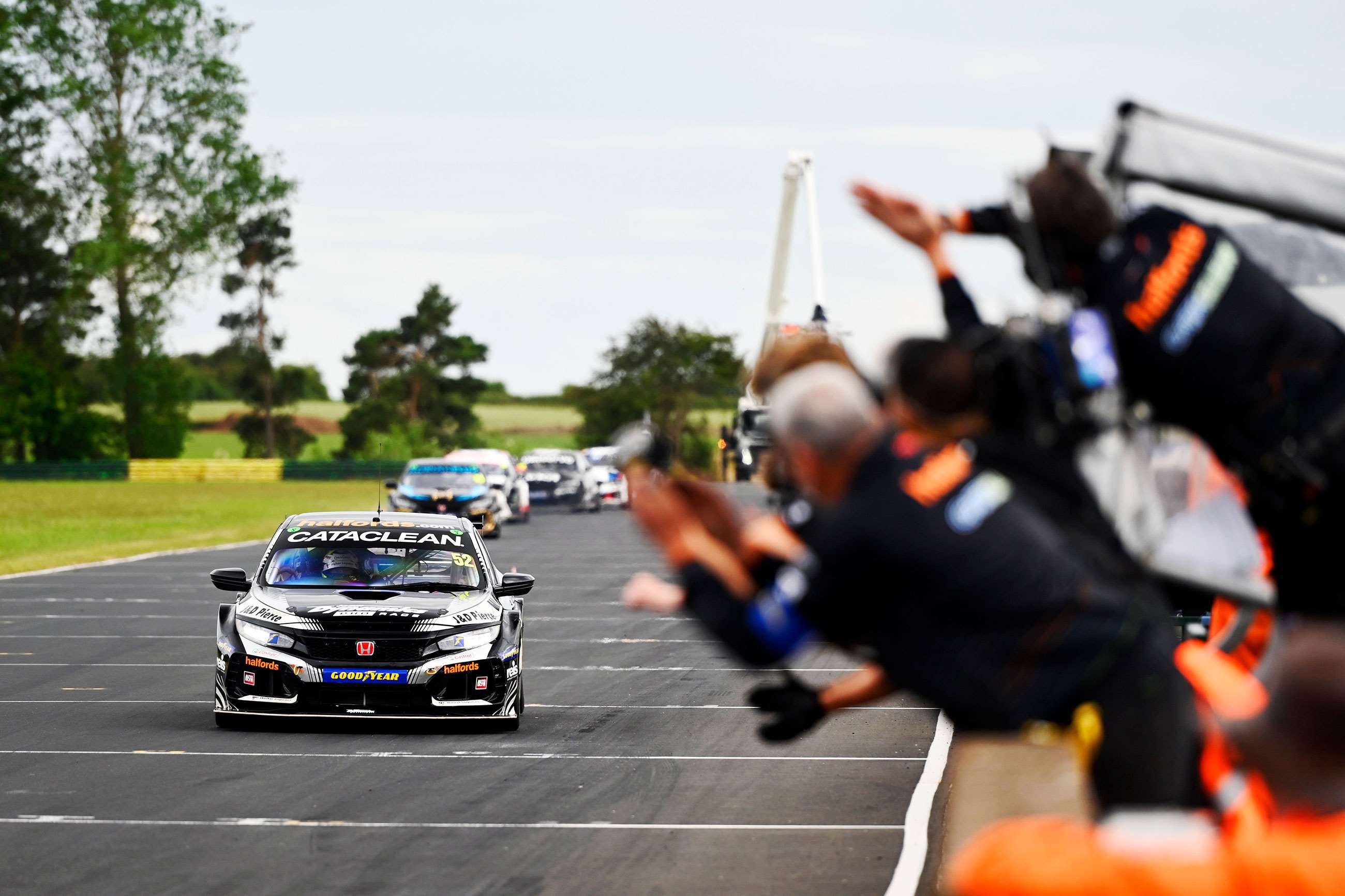 gordon-shedden-btcc-2022-croft-mi-30062022.jpg