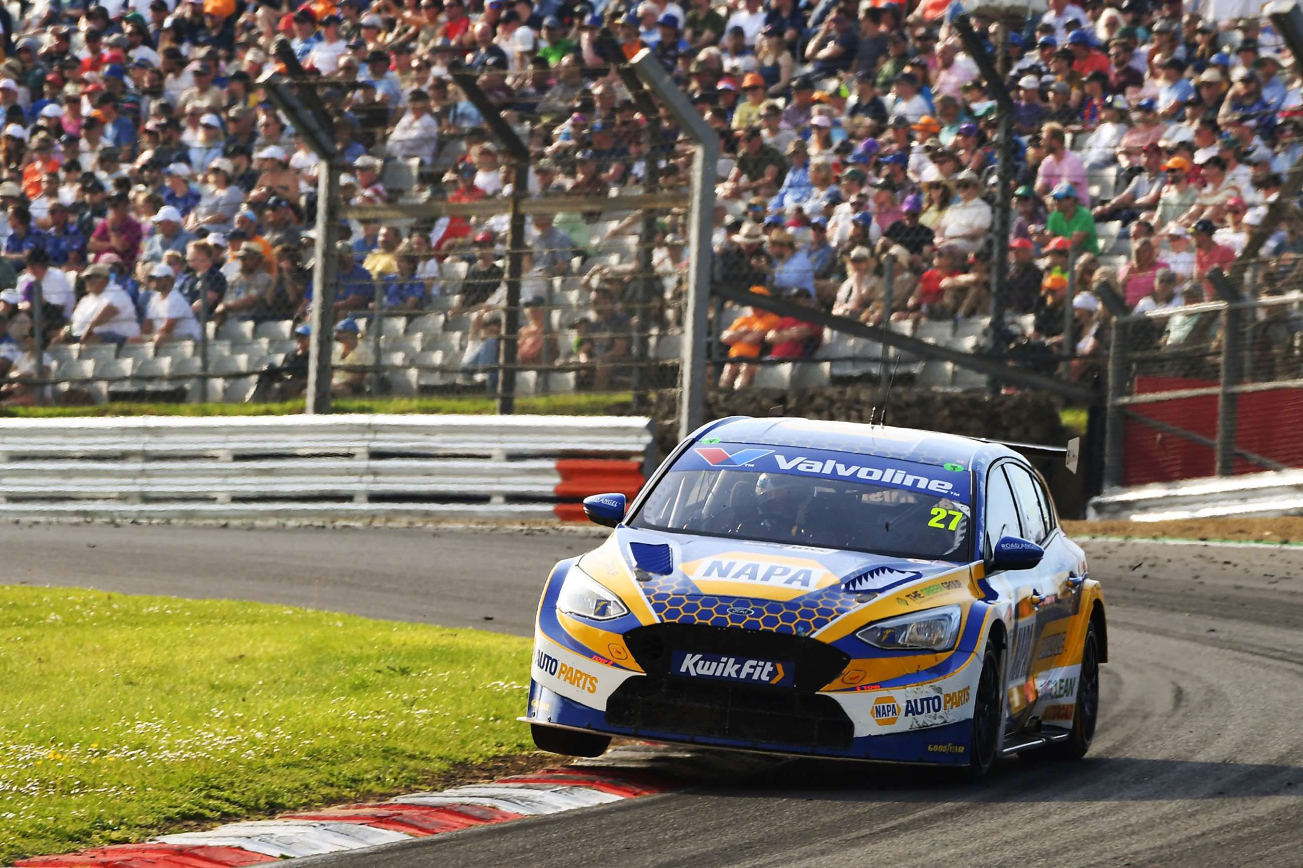 btcc-brands-hatch-cammish.jpg