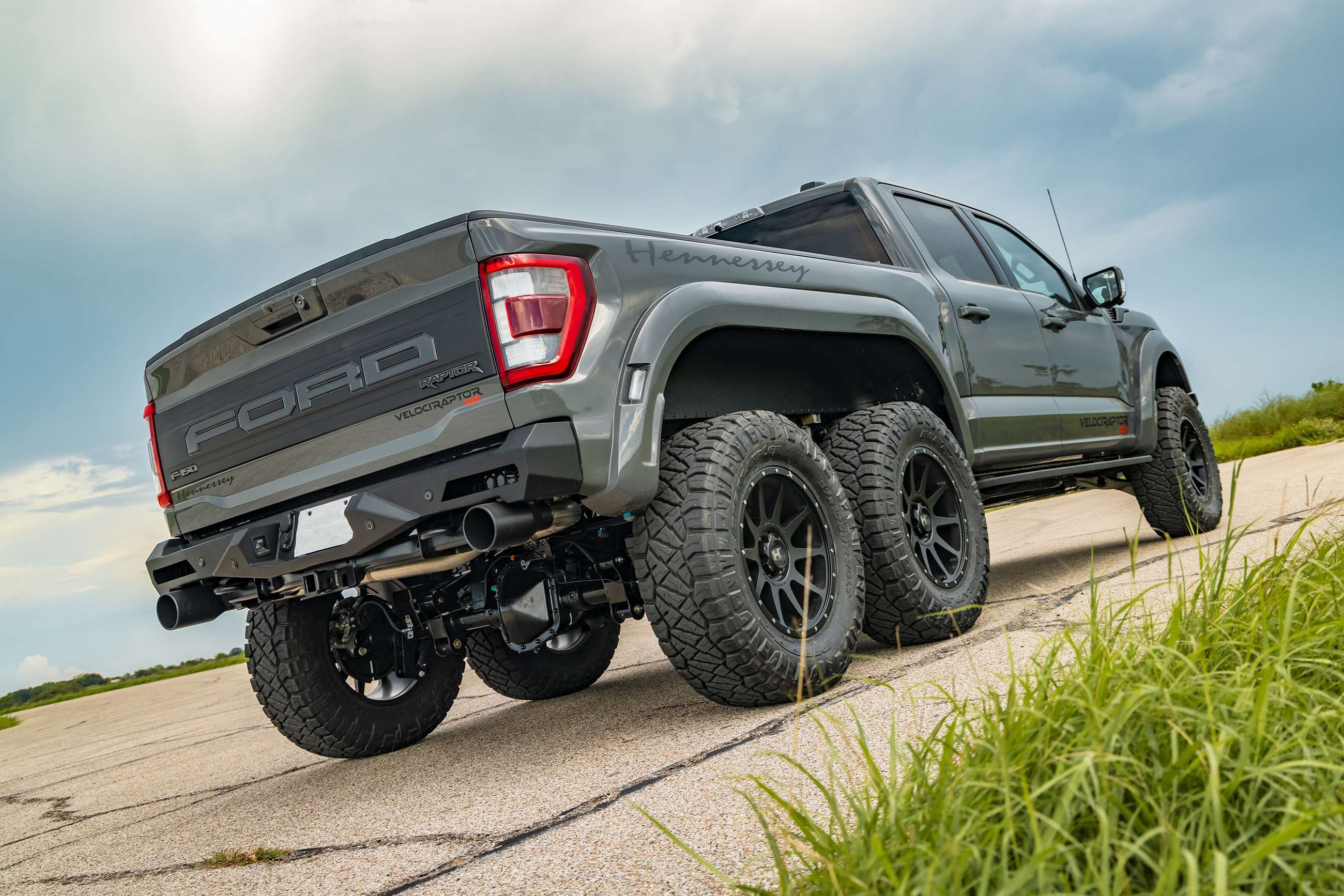 hennessey-velociraptor-6x6-03.jpg