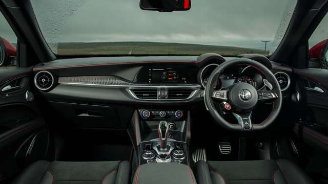 alfa-romeo-stelvio-quadrifoglio-interior-goodwood-09122020.jpg