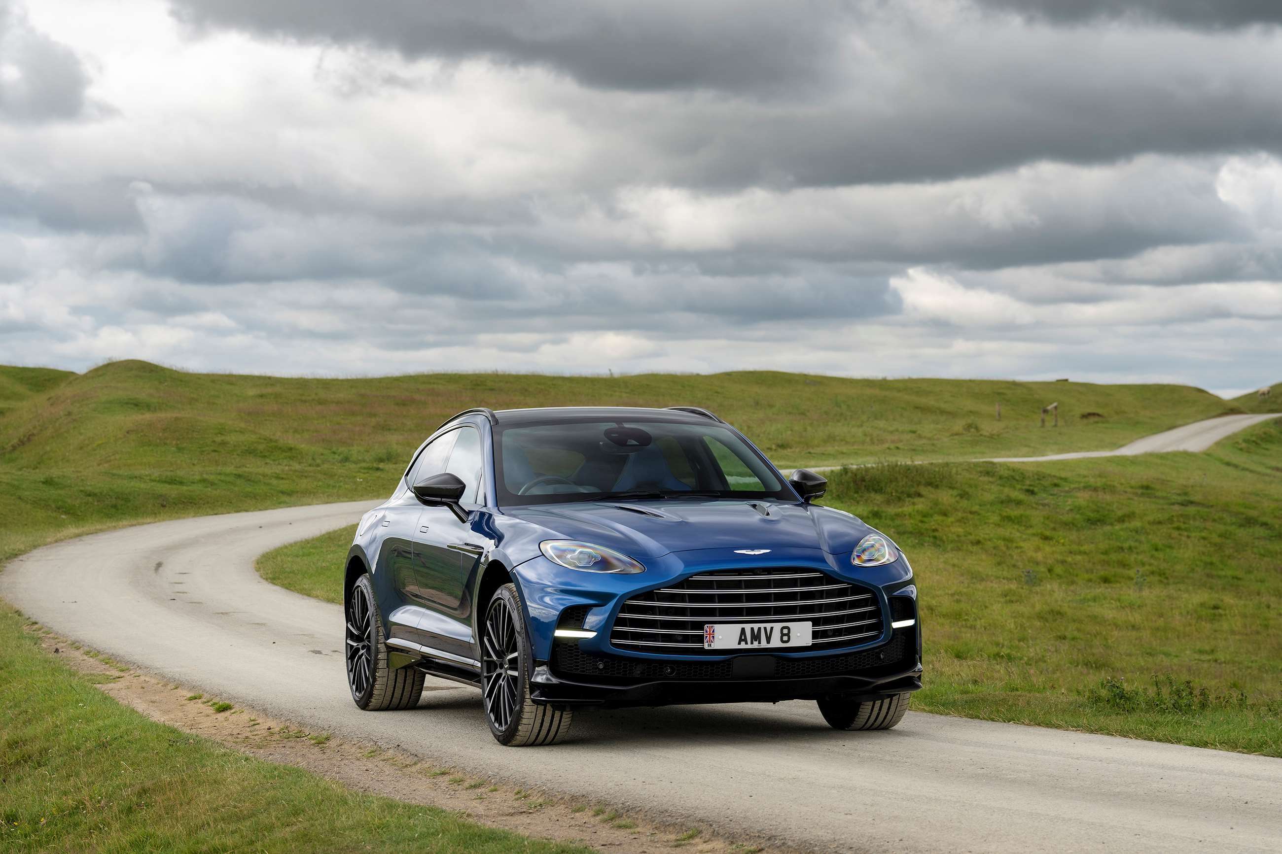 aston-martin-dbx707-first-drive-02.jpg