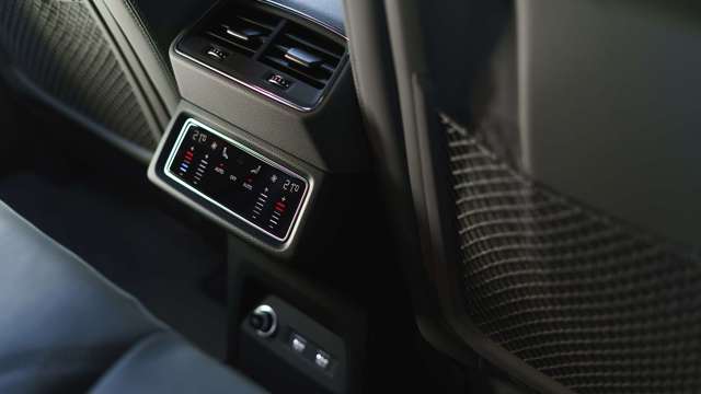 audi-e-tron-55-review-goodwood-04082109.jpg