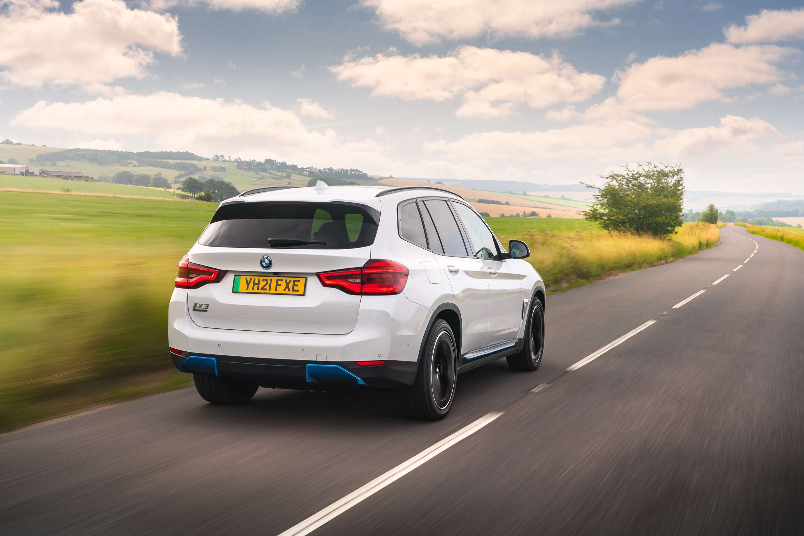 bmw-ix3-review-26012205.jpg