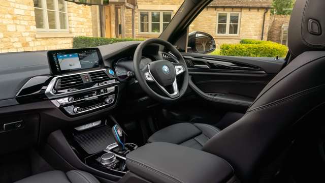 bmw-ix3-review-26012212.jpg