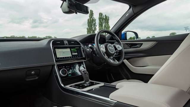 jaguar-xe-d200-review-goodwood-23092108.jpg