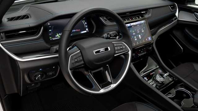 grandcherokee-trailhawkinterior12.jpg