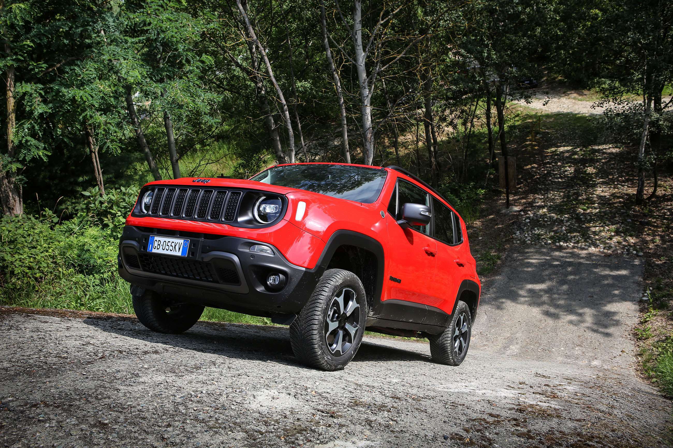 jeep-renegade-4xe-hybrid-off-road-goodwood-25092020.jpg