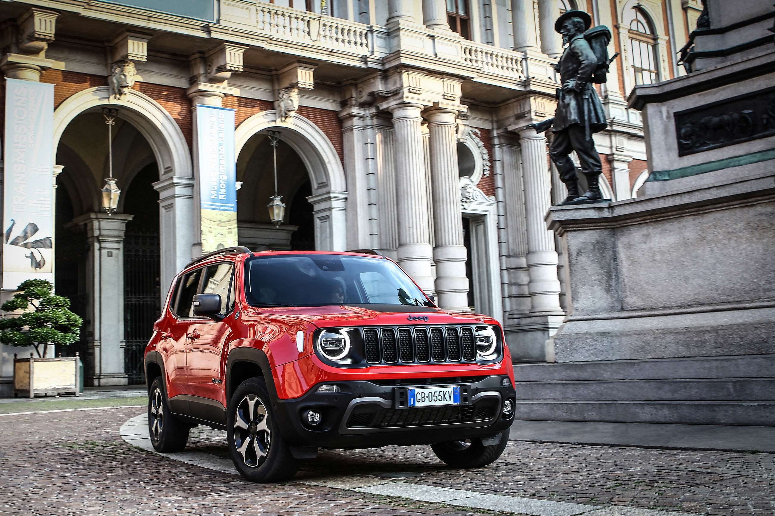 jeep-renegade-4xe-hybrid-price-goodwood-25092020.jpg