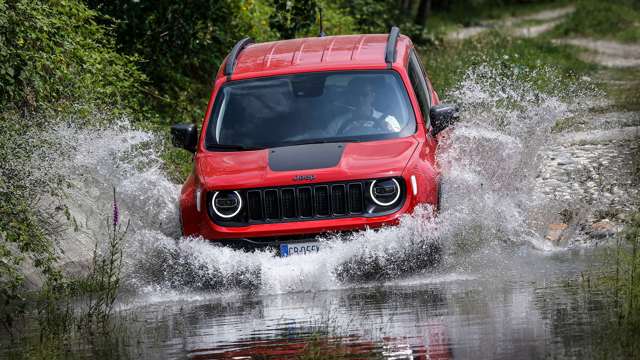 jeep-renegade-4xe-hybrid-review-goodwood-25092020.jpg