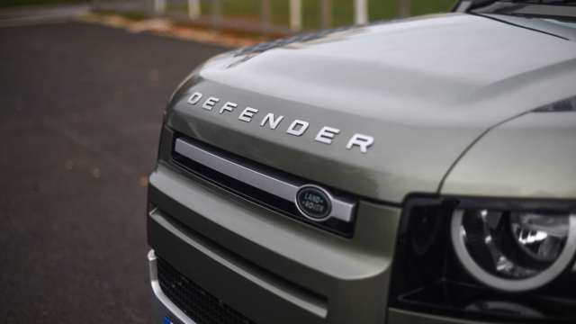 land-rover-defender-performance-pete-summers-goodwood-16112020.jpg