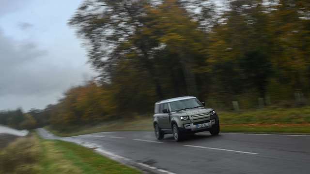 land-rover-defender-uk-review-pete-summers-goodwood-16112020.jpg