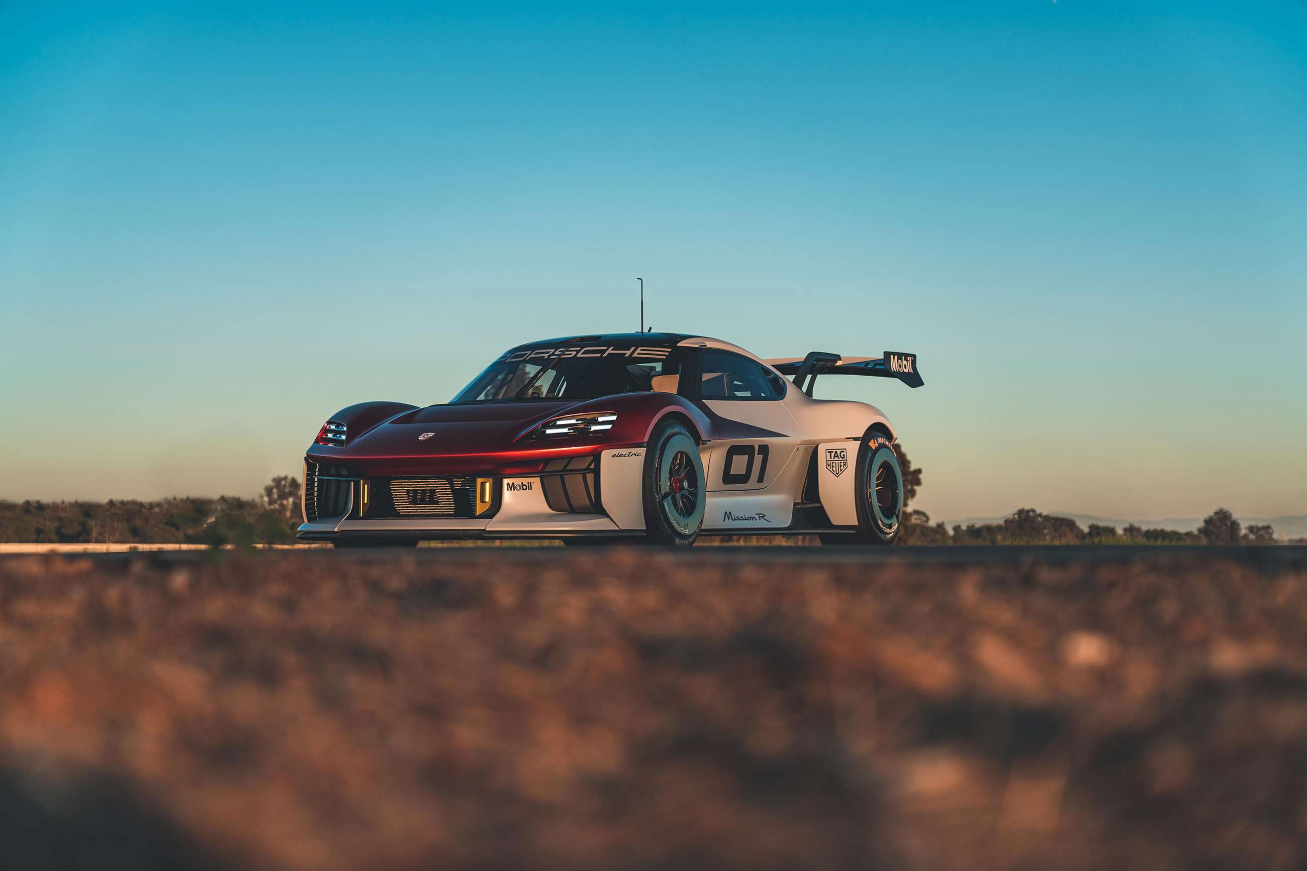 porsche-mission-r-review-11012223.jpg