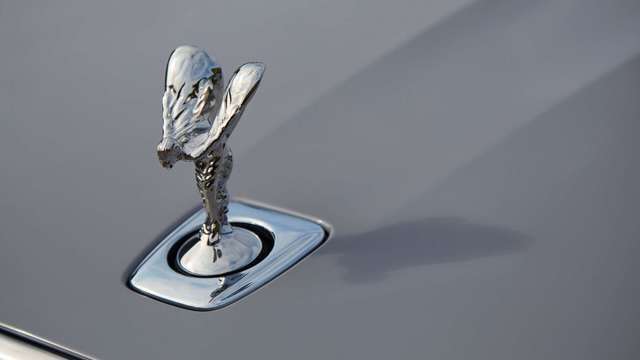 rolls-royce-ghost-spirit-of-ecstasy-goodwood-25092020.jpg