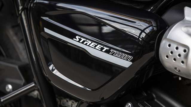 triumph-street-twin-badge-goodwood-11082020.jpg