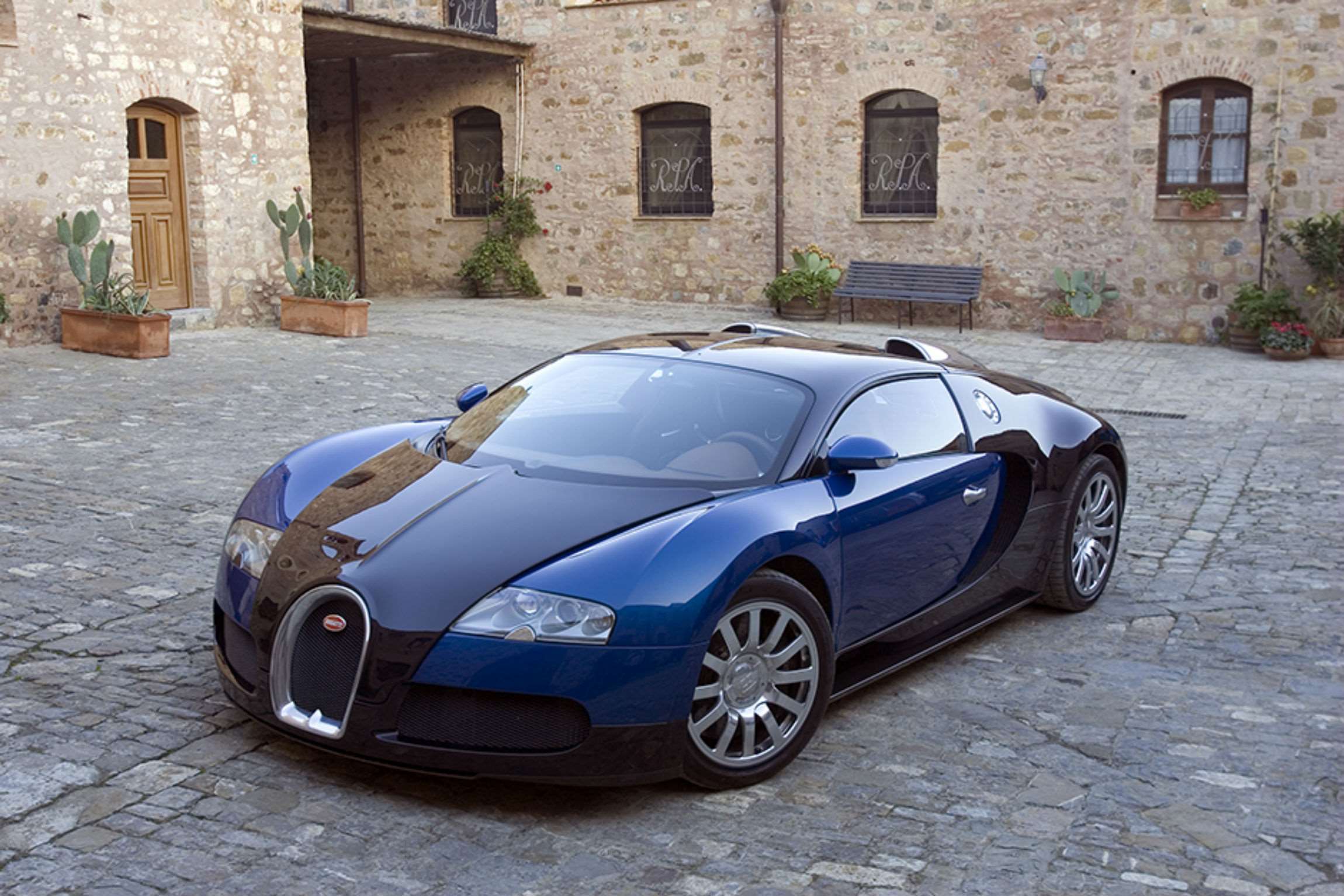 bugatti_veyron_11072016.jpg