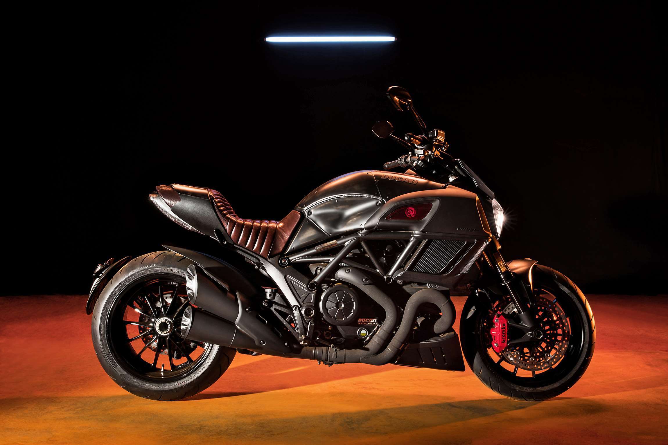 ducati_diavel_diesel_01.jpg