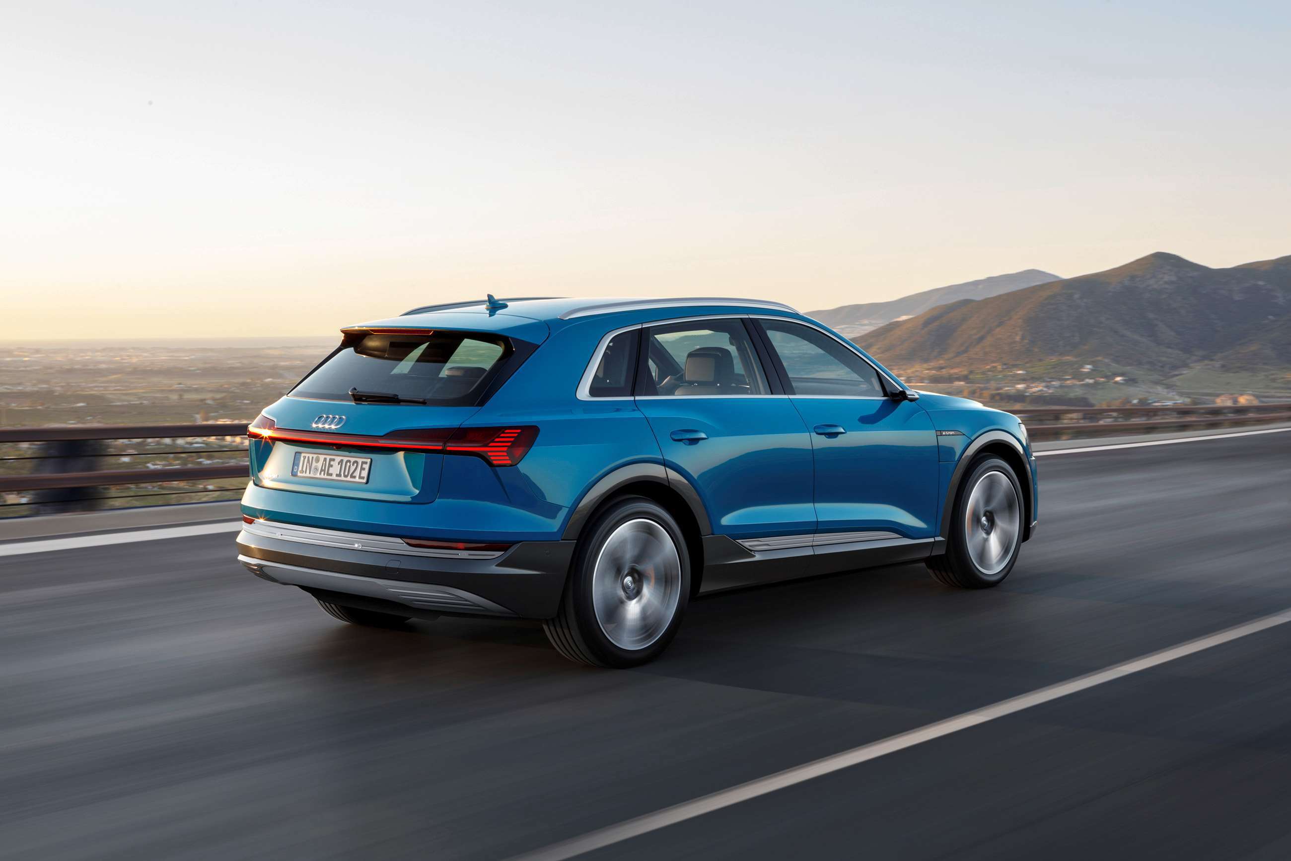 audi_e_tron_18091804.jpg