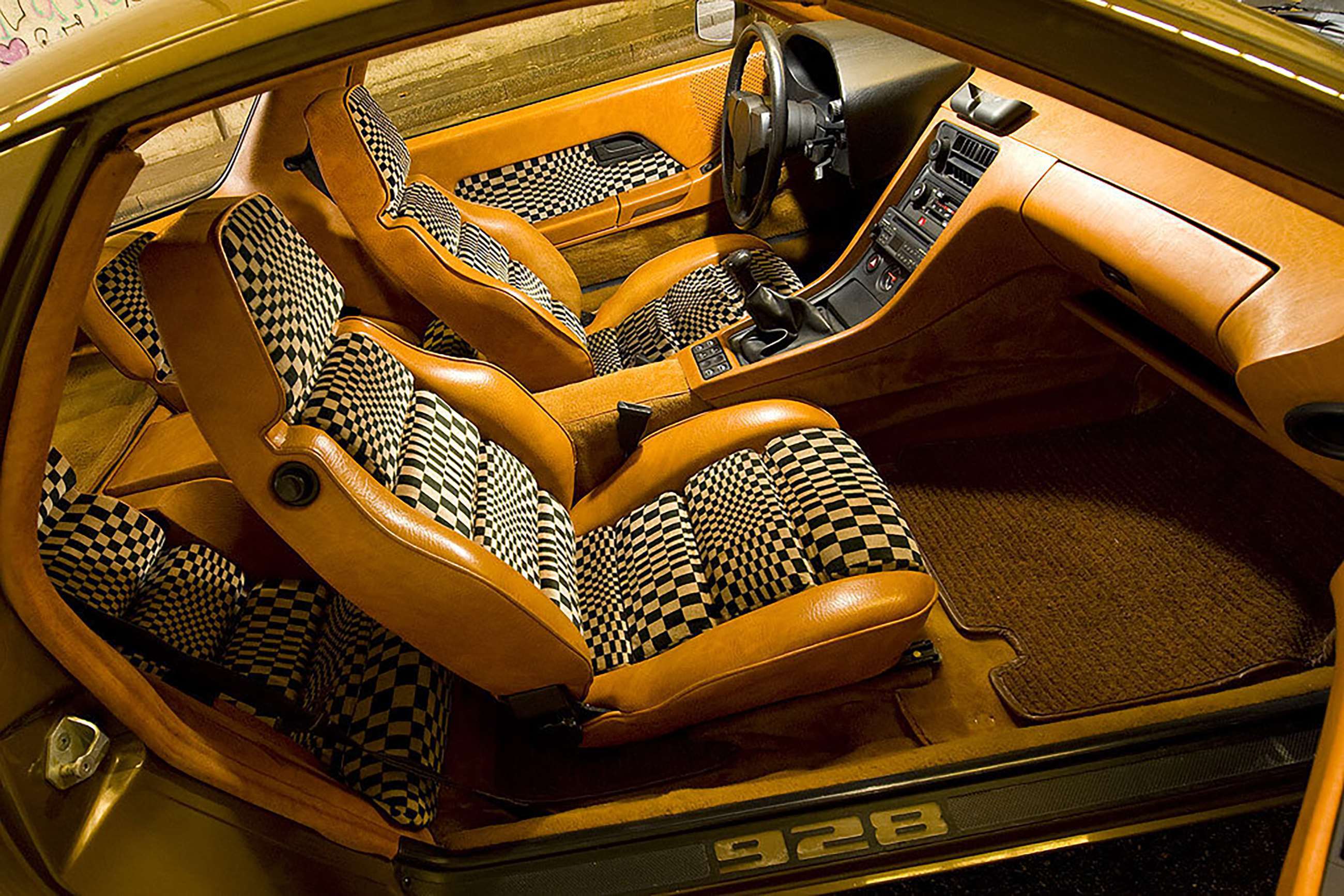 porsche-928-interior-goodwood-30082019.jpg