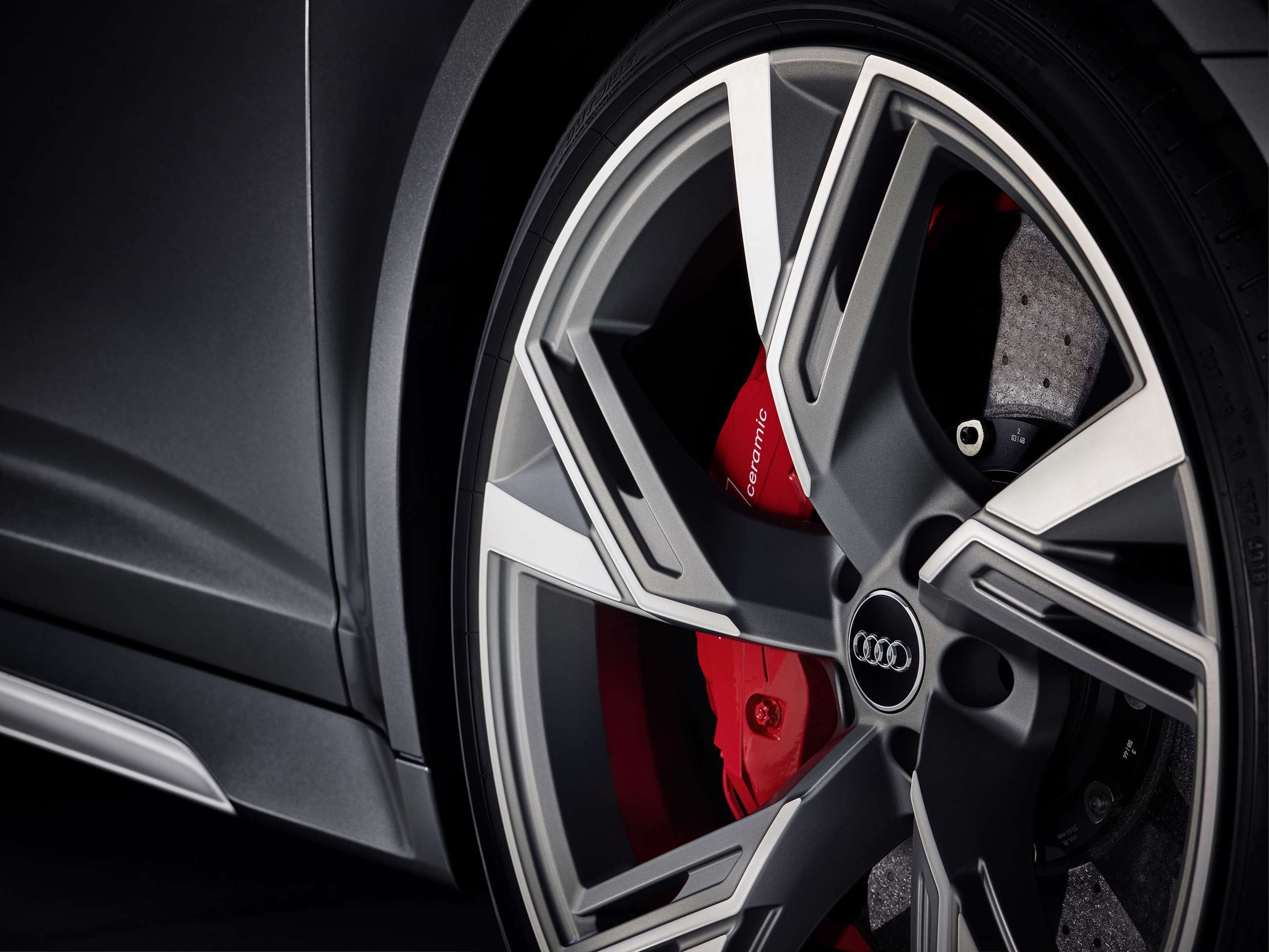 audi-rs6-2020-carbon-ceramic-brakes-goodwood-28082019.jpg