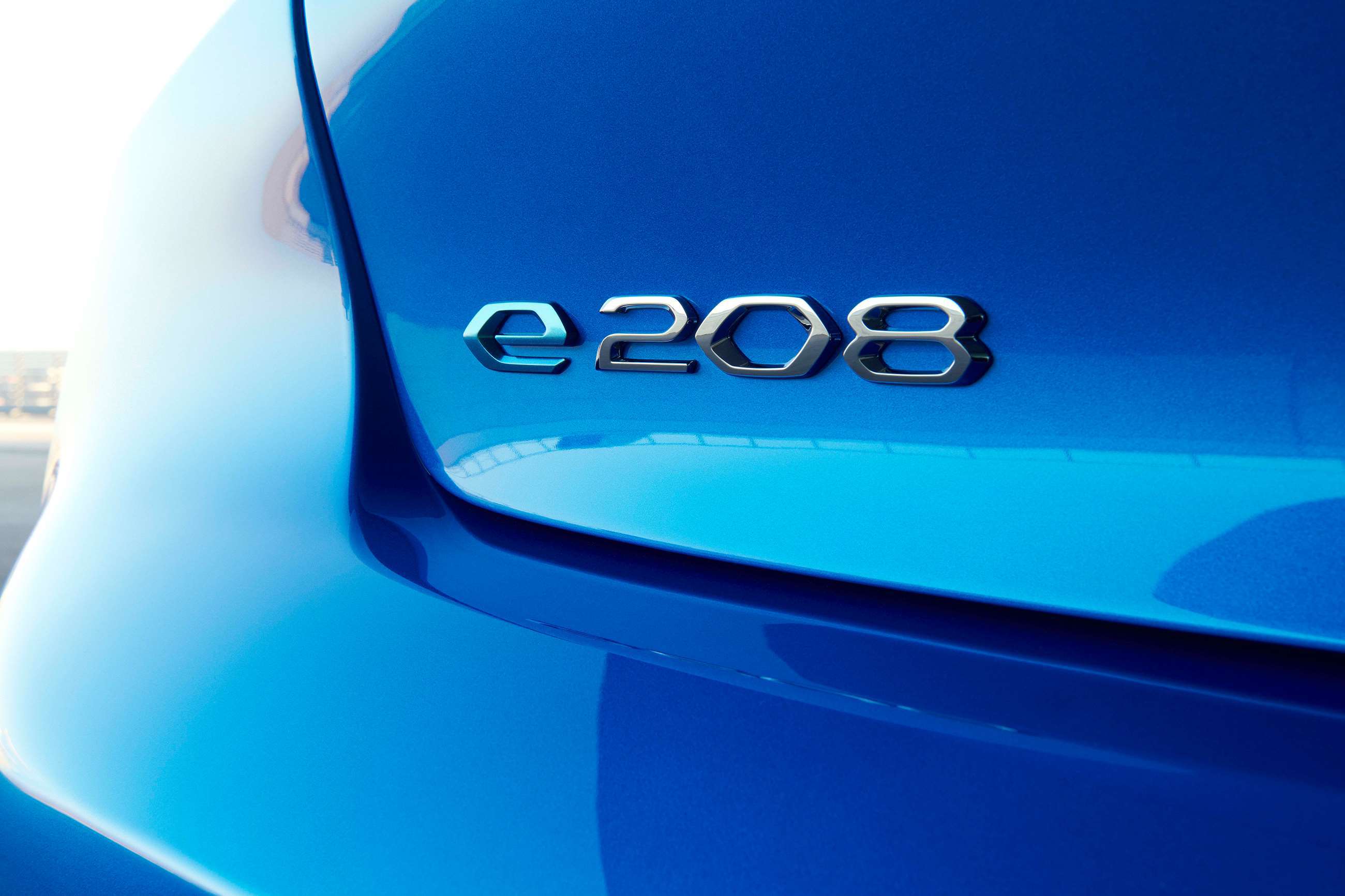 peugeot-e-208-badge-2019-goodwood-25022019.jpg